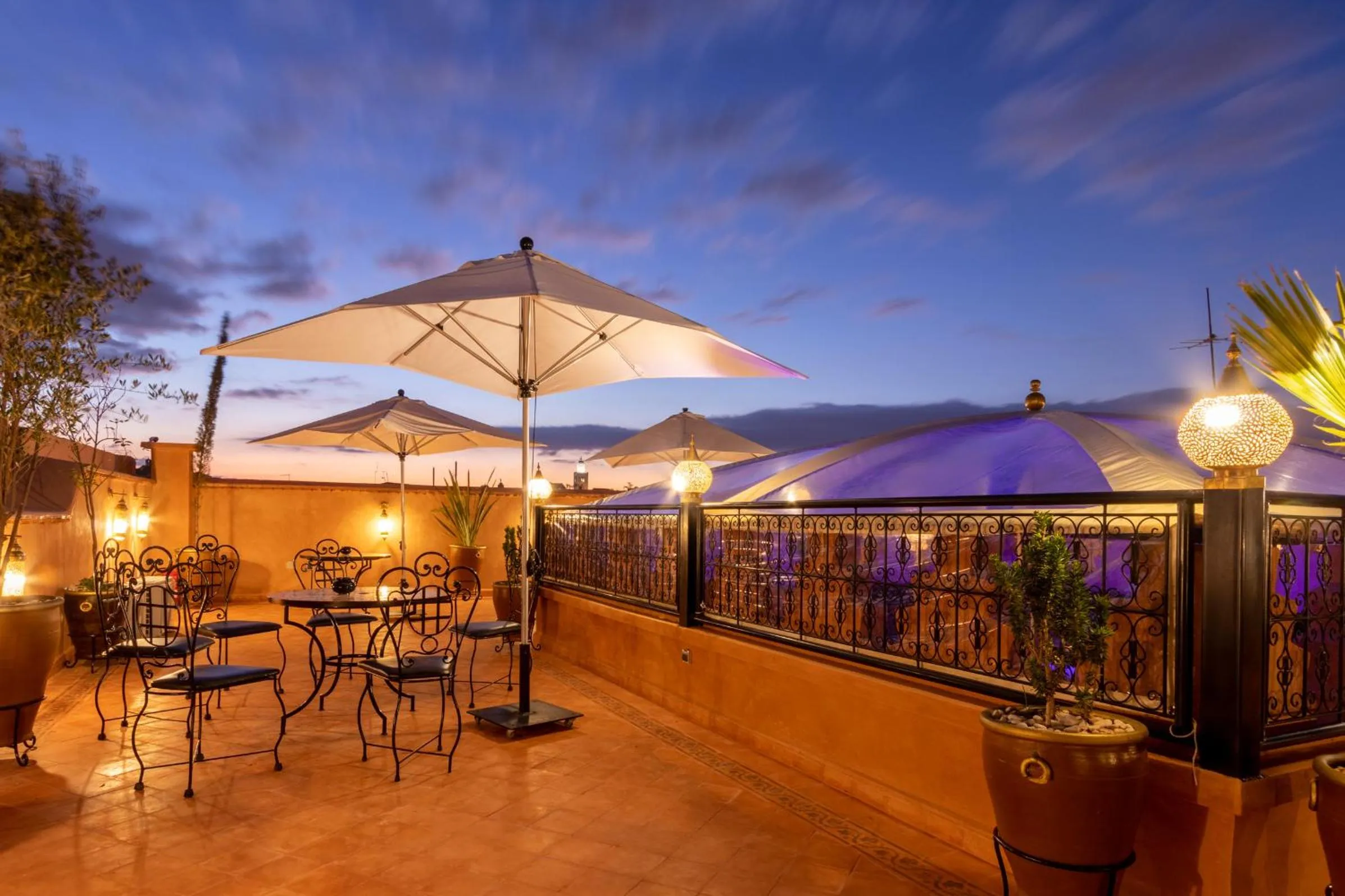 Lounge or bar in Riad Medina Art & Suites