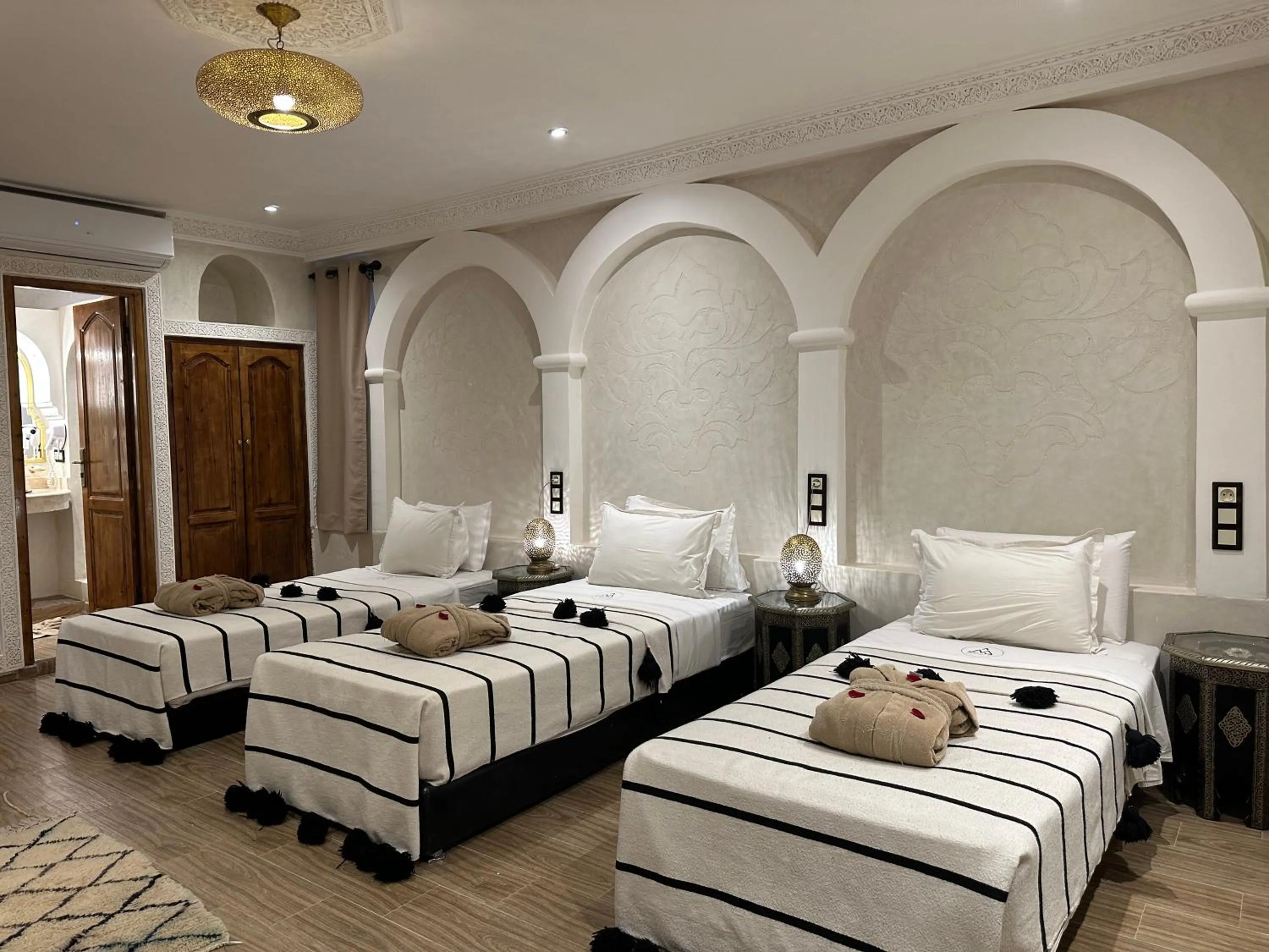 Bed in Riad Medina Art & Suites