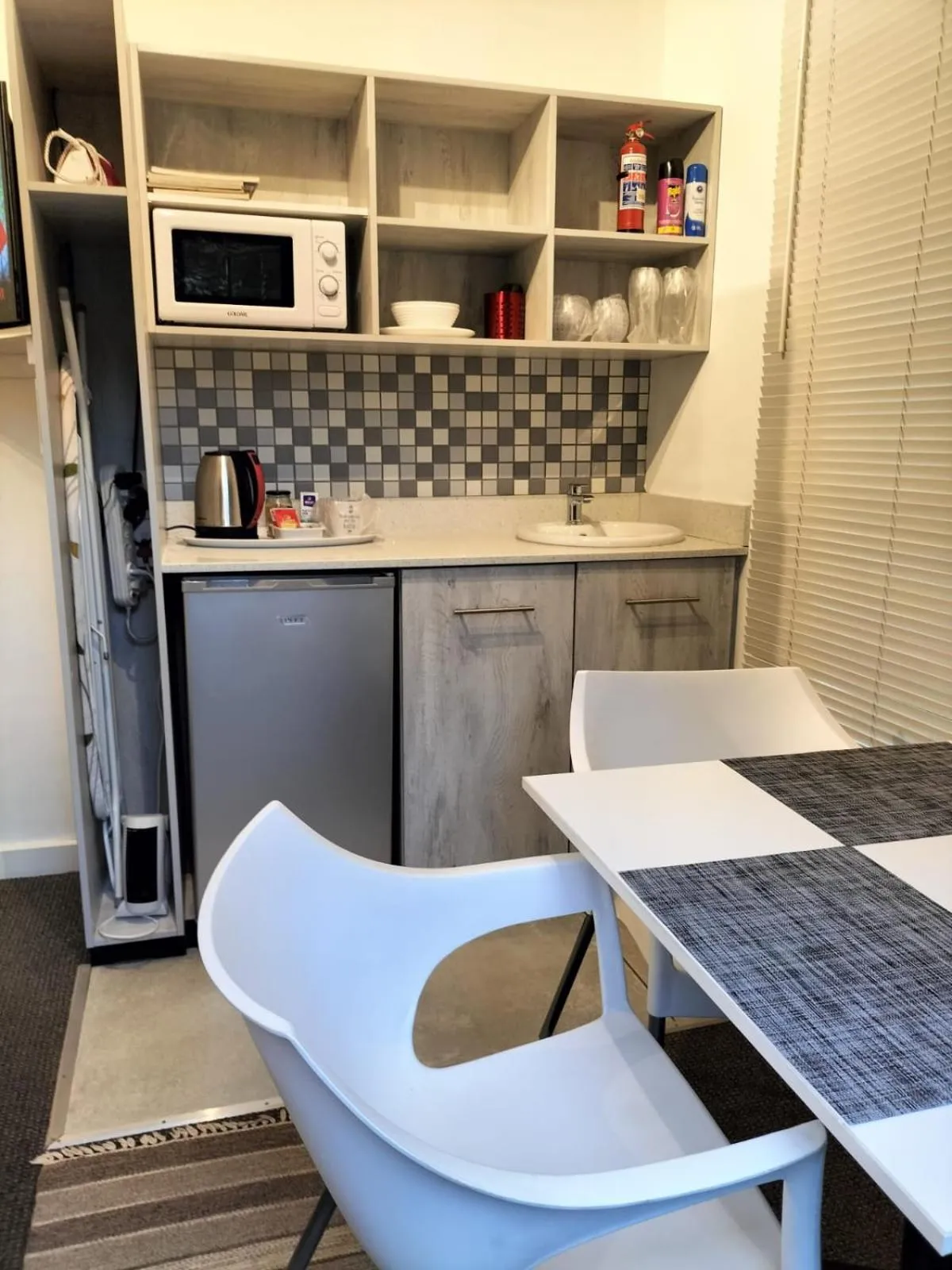 Kitchen or kitchenette in Hadeda Hall