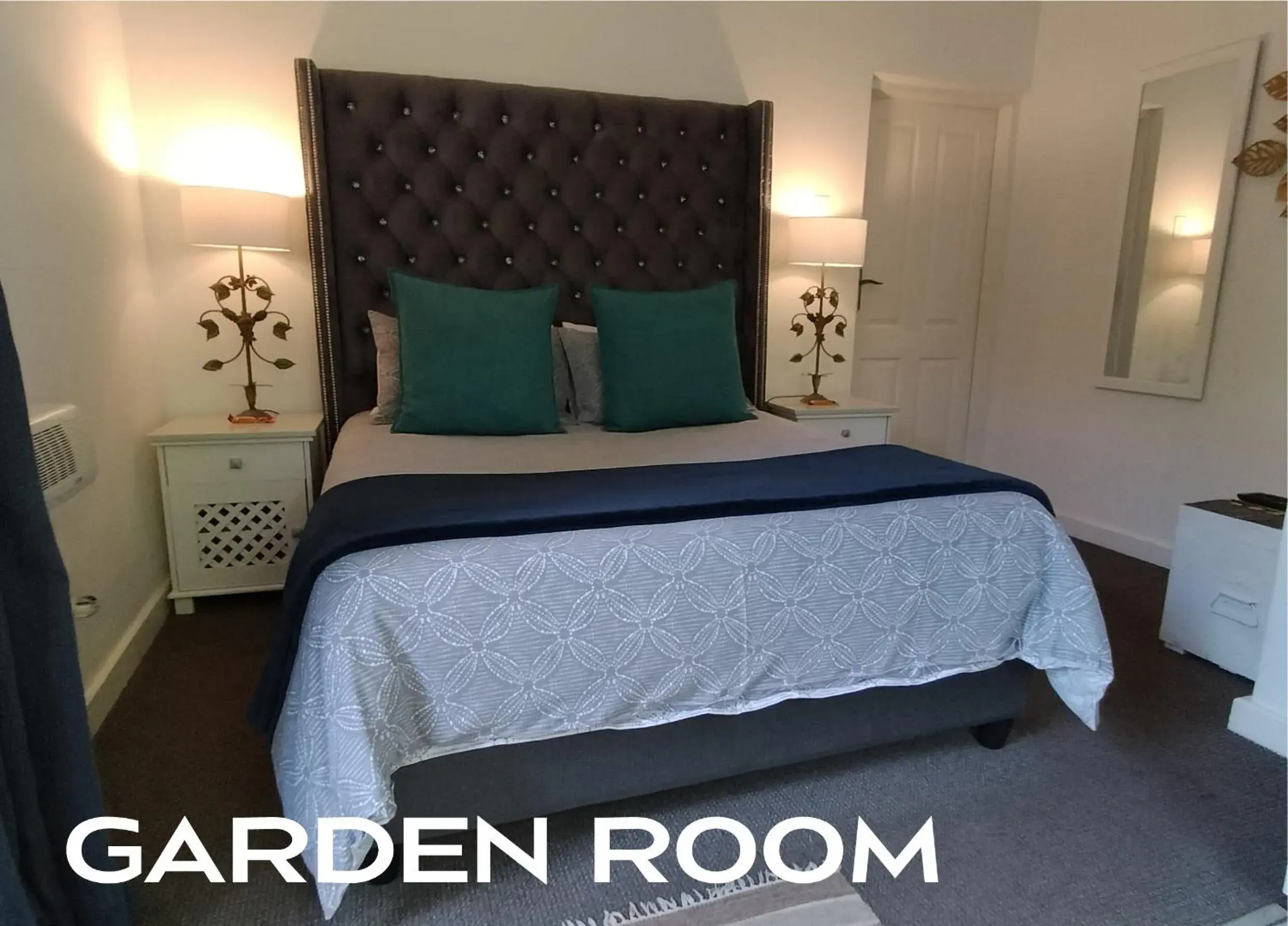 Double Room in Hadeda Hall Double Room in Hadeda Hall