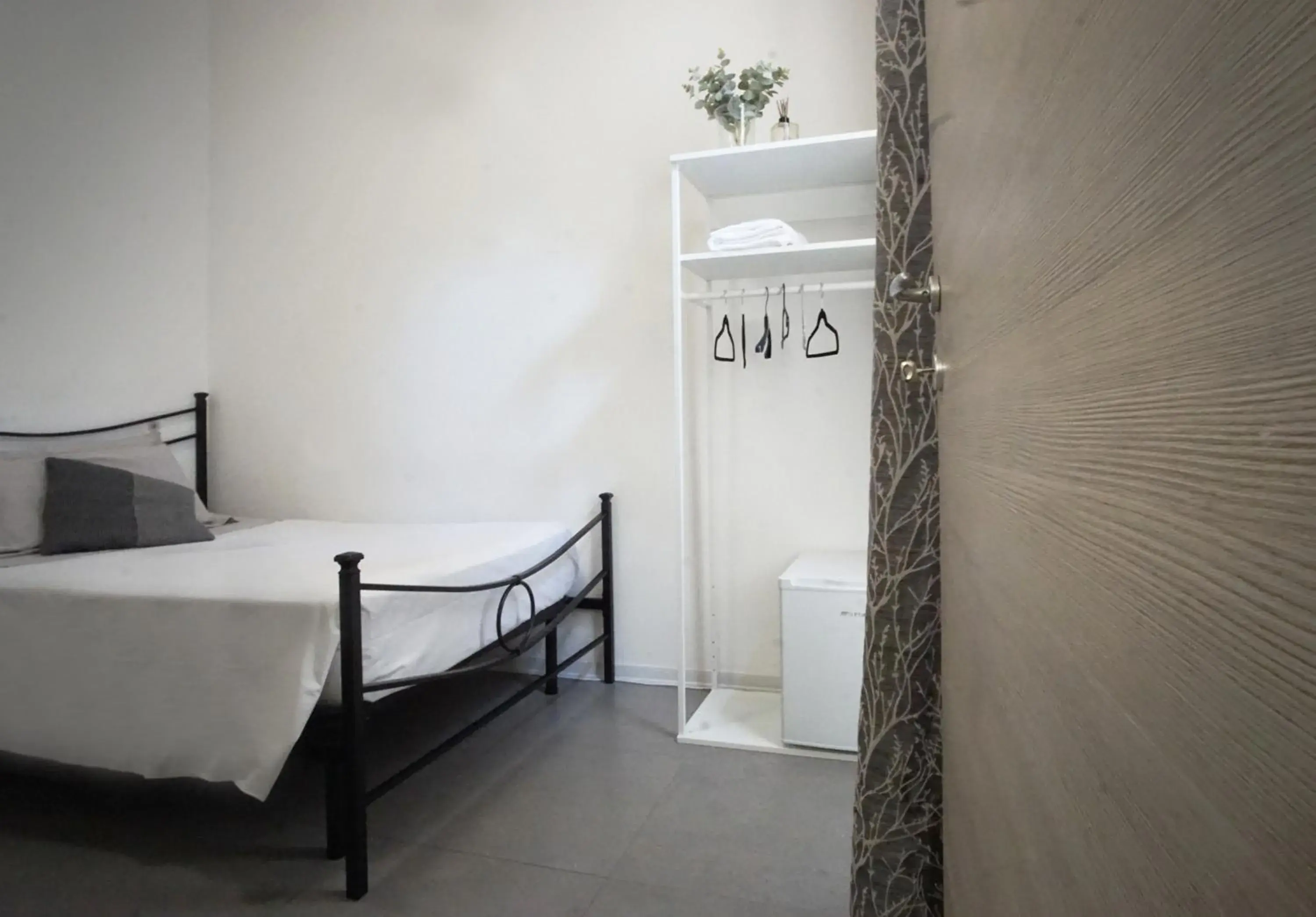 Single Room with Bathroom in Affittacamere Everest Single Room with Bathroom in Affittacamere Everest