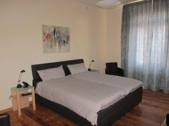 Bed in Exklusive Gästezimmer Landau