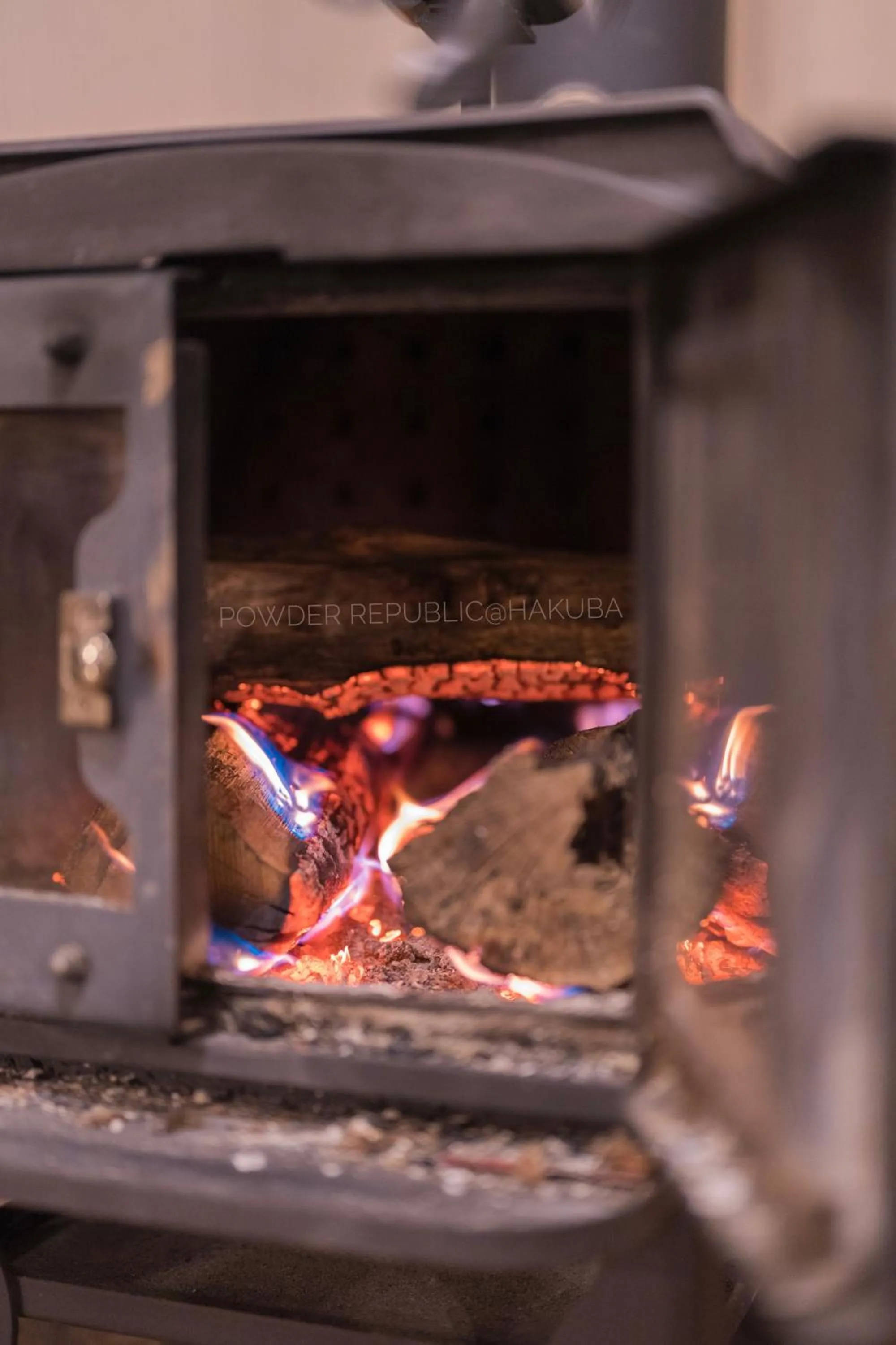 Evening entertainment in Hakuba Powder Republic