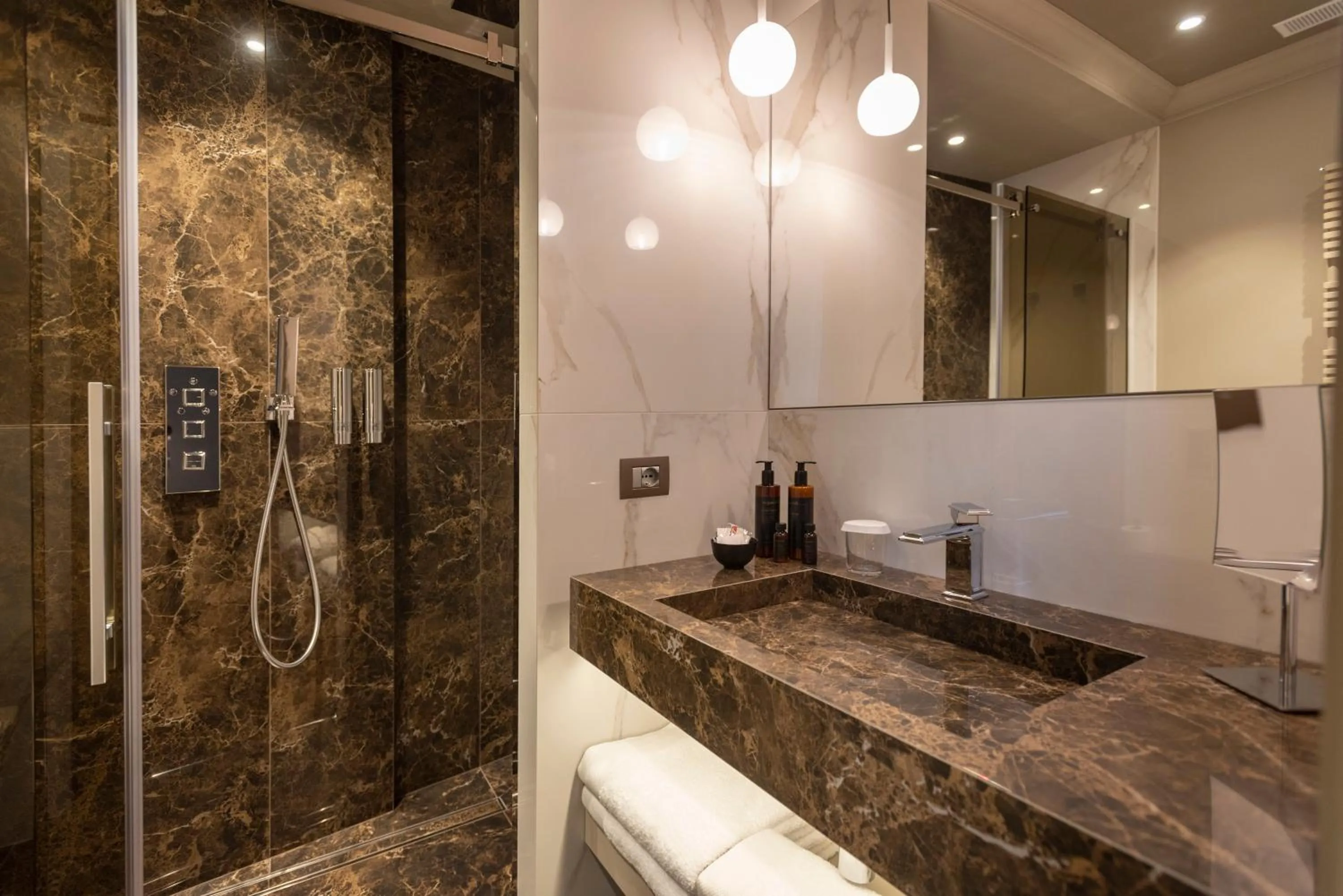 Shower in Dimora Cordero