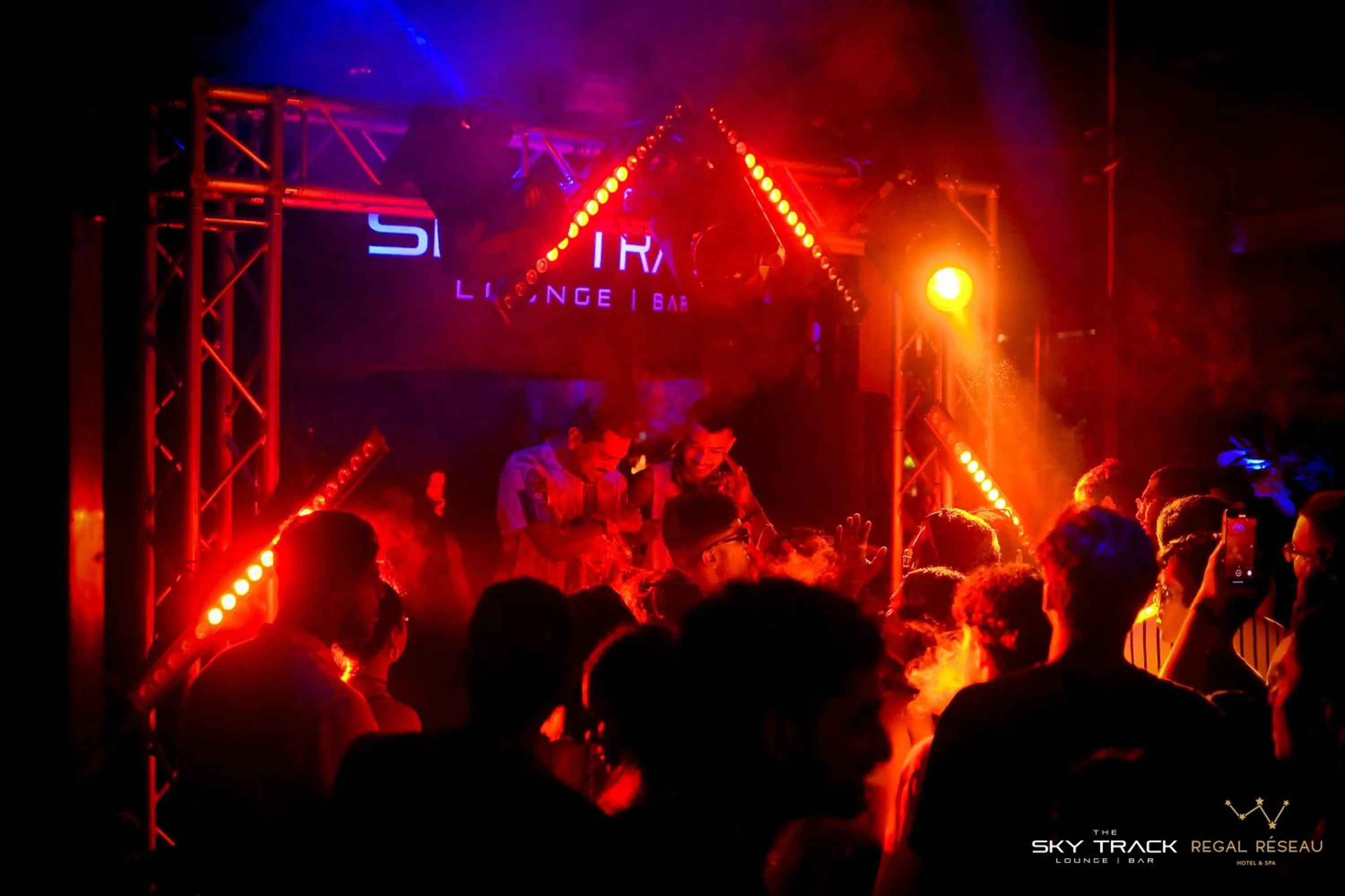 Nightclub / DJ in Regal Réseau Hotel & Spa