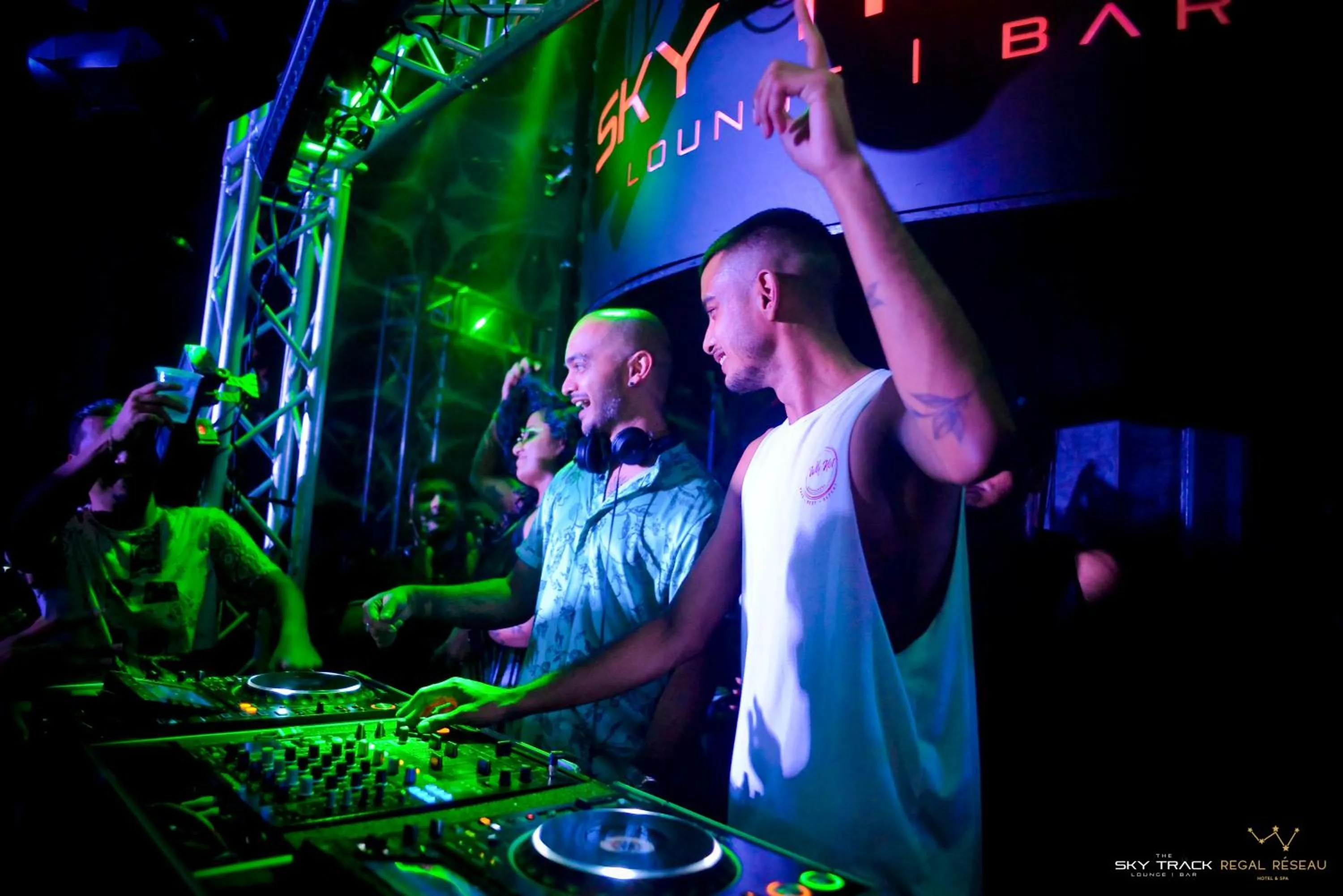 Nightclub / DJ in Regal Réseau Hotel & Spa