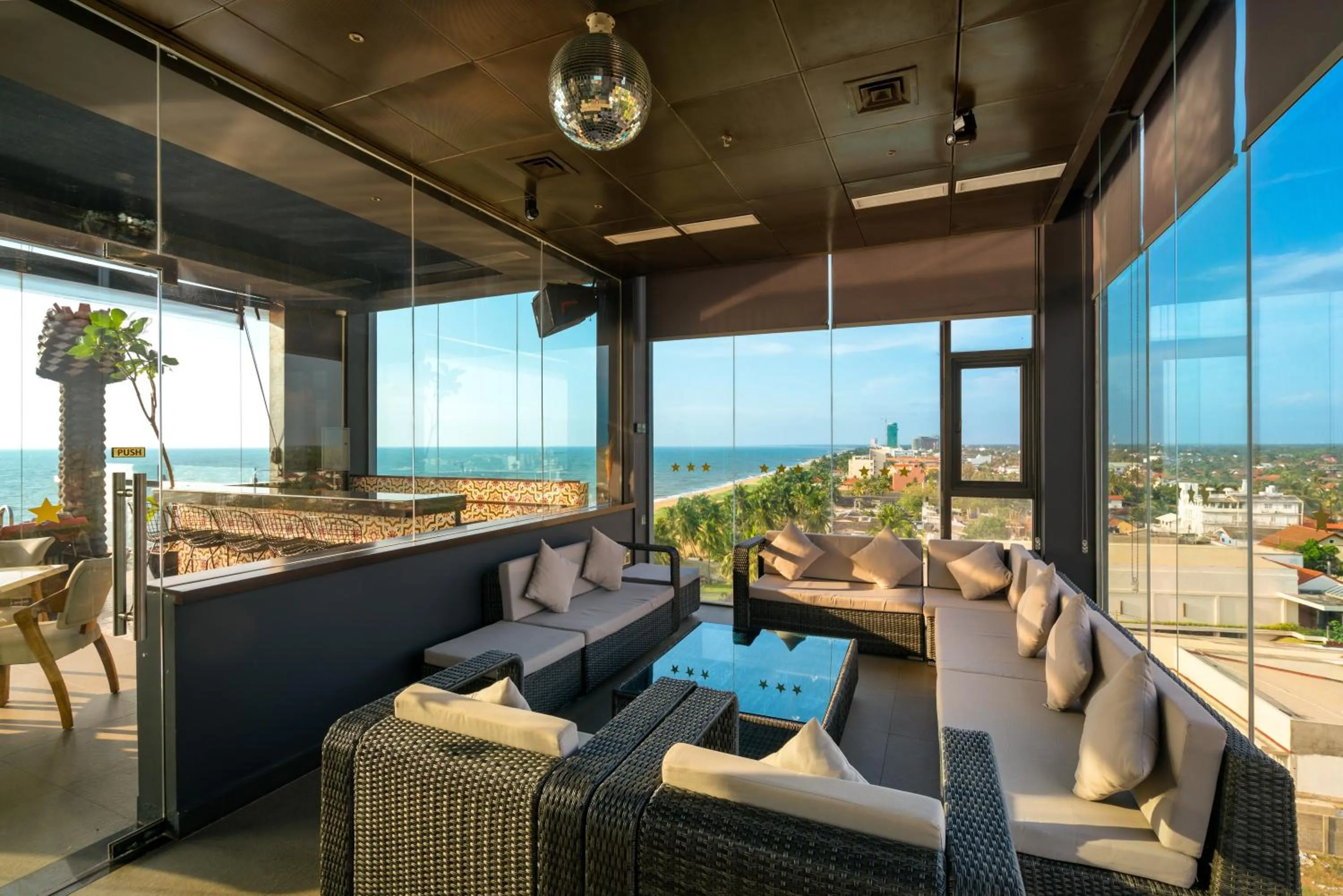 Lounge or bar in Regal Réseau Hotel & Spa