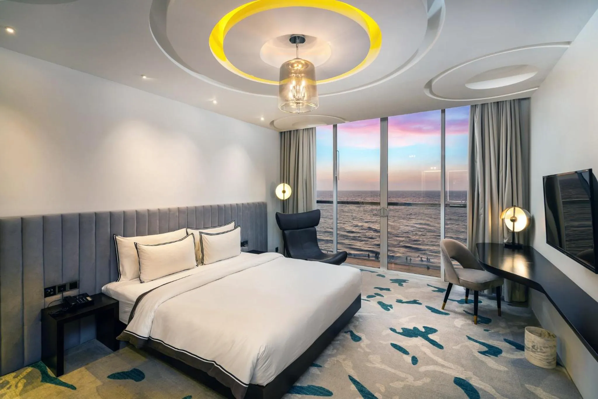 Bed in Regal Réseau Hotel & Spa