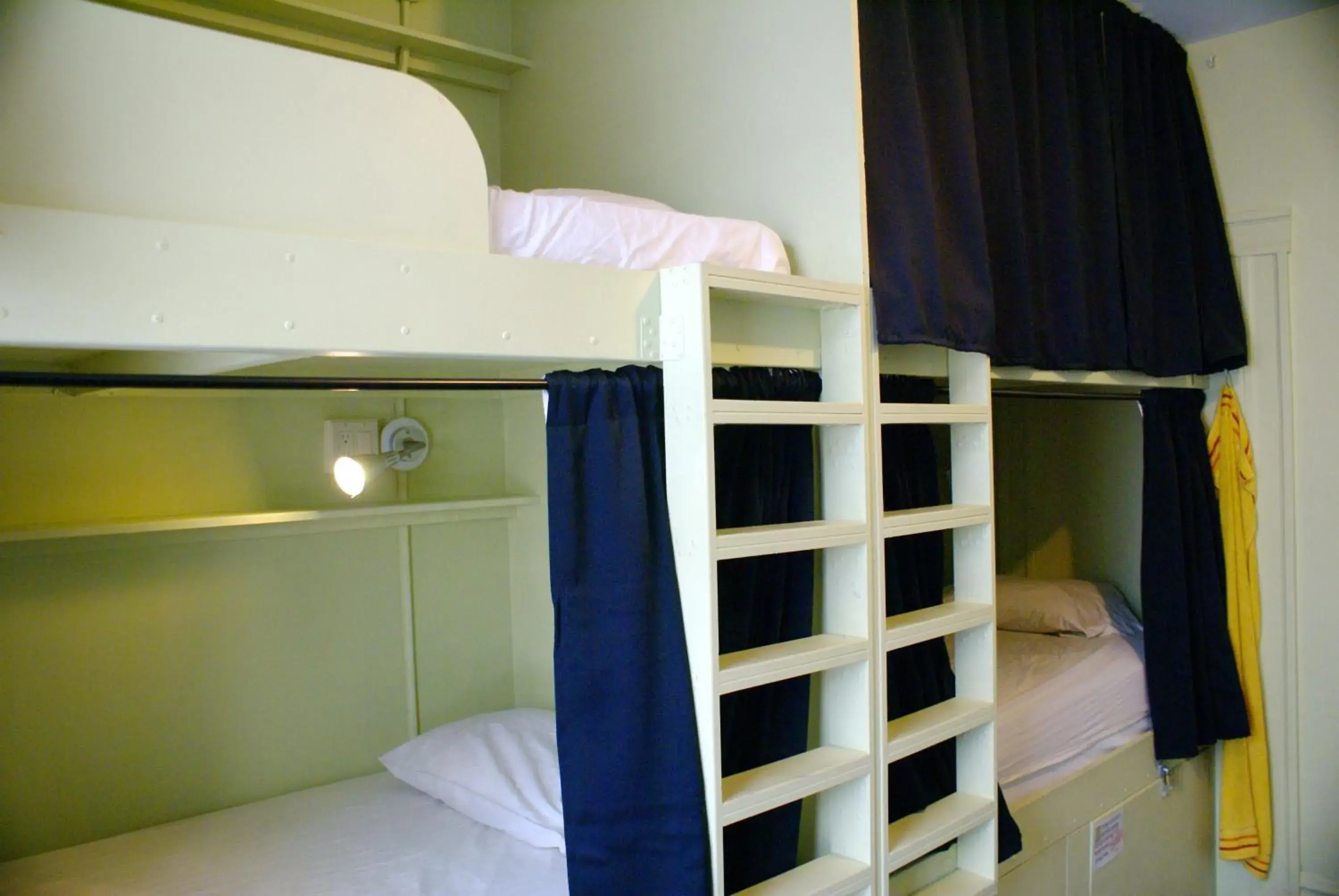 Bed in 4-Bed Dormitory Room in Adelaide Hostel Bed in 4-Bed Dormitory Room in Adelaide Hostel