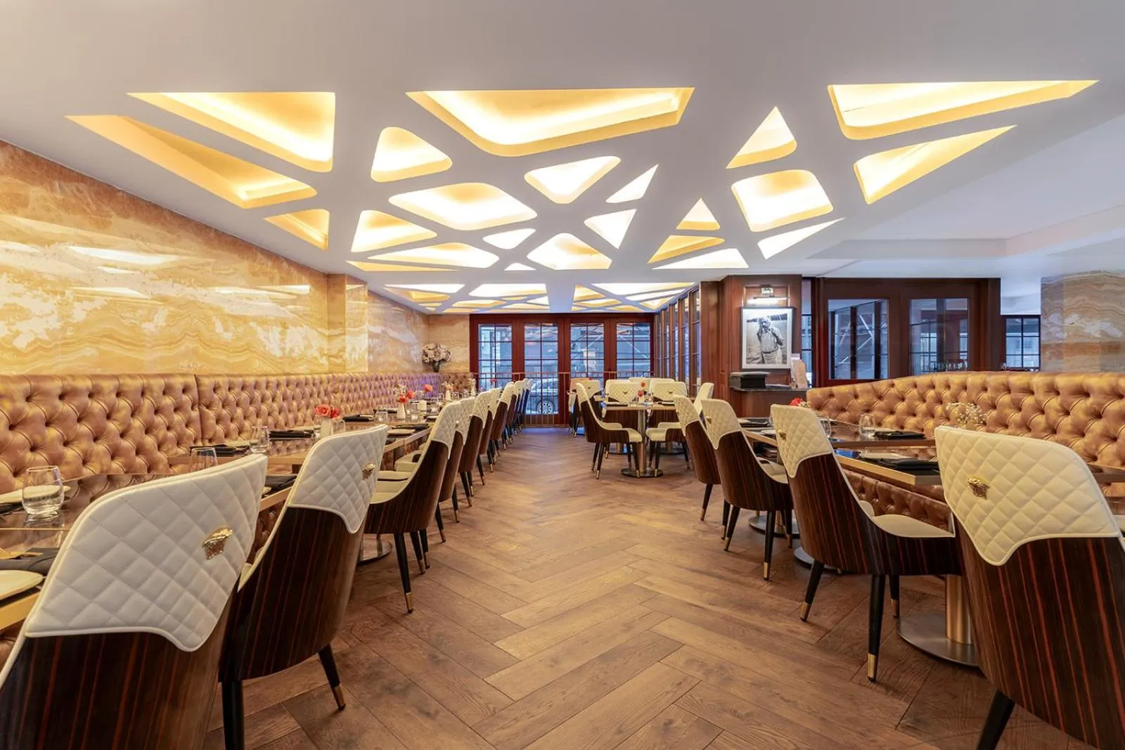 Restaurant/places to eat in Life Hotel New York