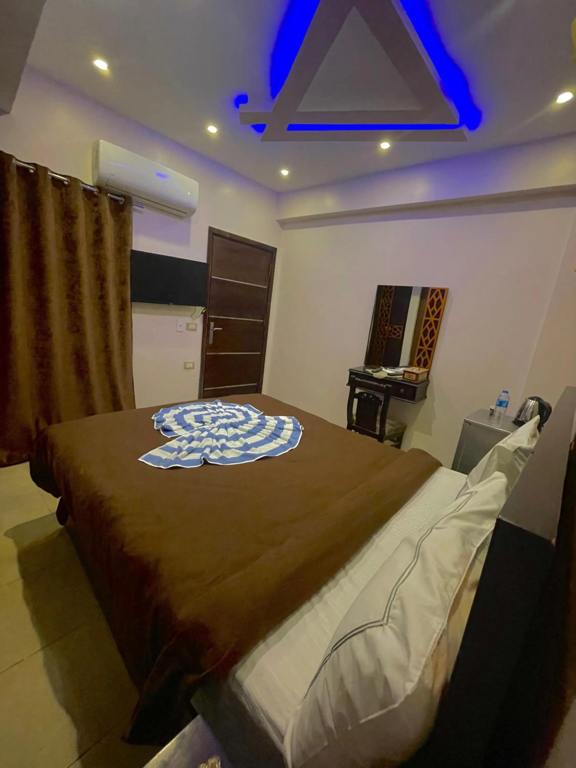 Bed in Sahara Pyramids Inn