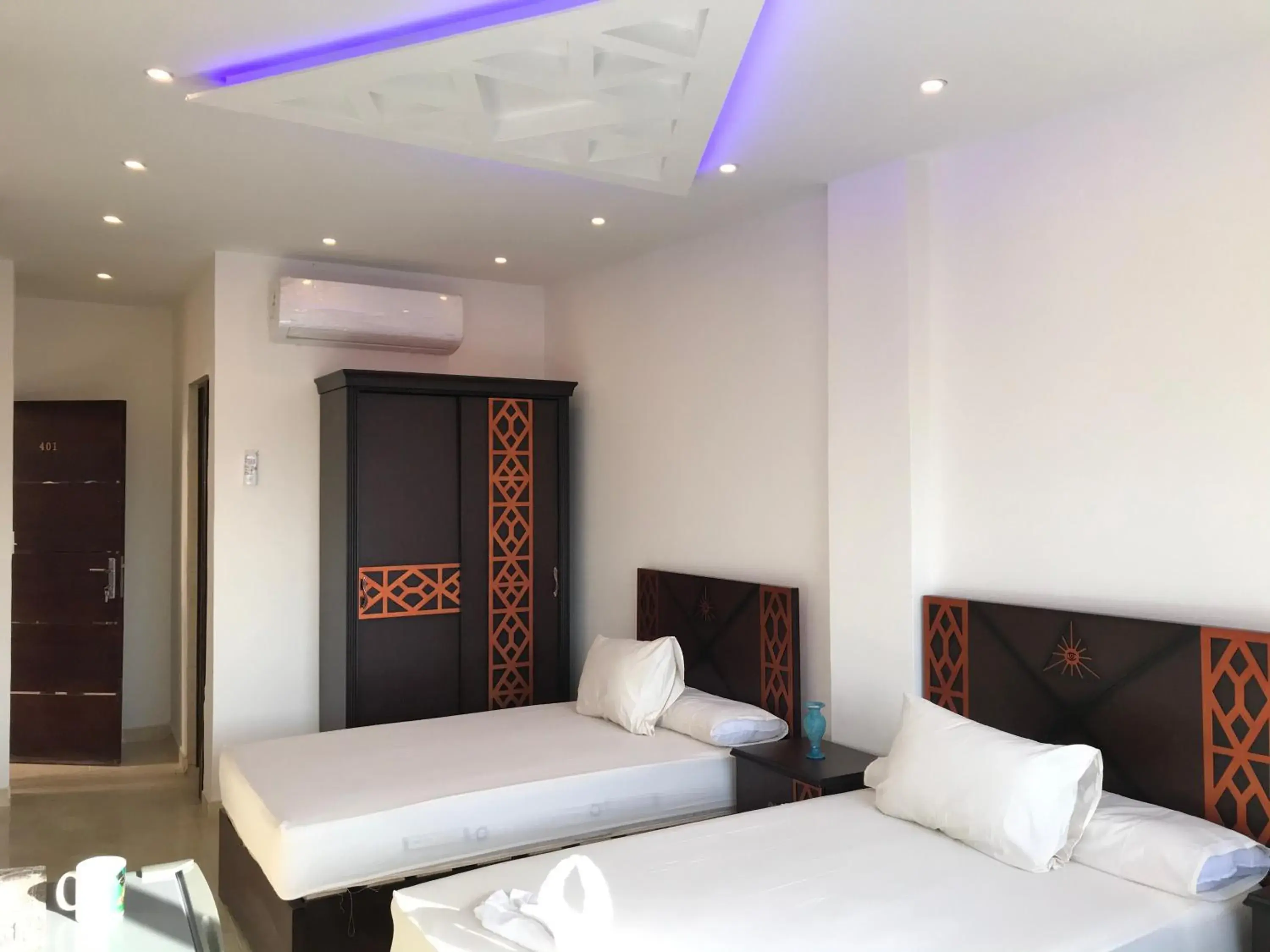 Triple Room with Window and Pyramids View - single occupancy in Sahara Pyramids Inn Triple Room with Window and Pyramids View - single occupancy in Sahara Pyramids Inn