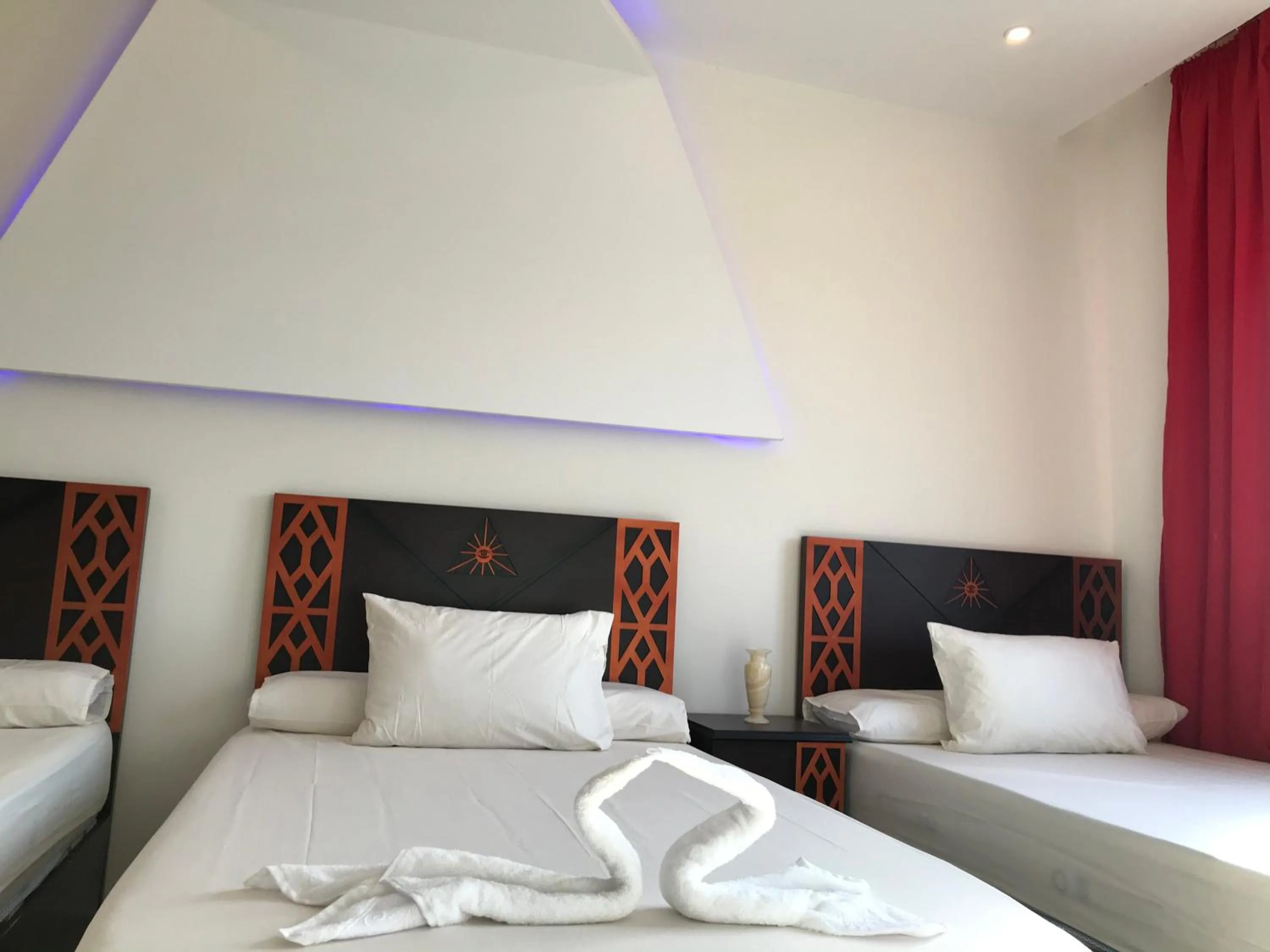 Bed in Sahara Pyramids Inn