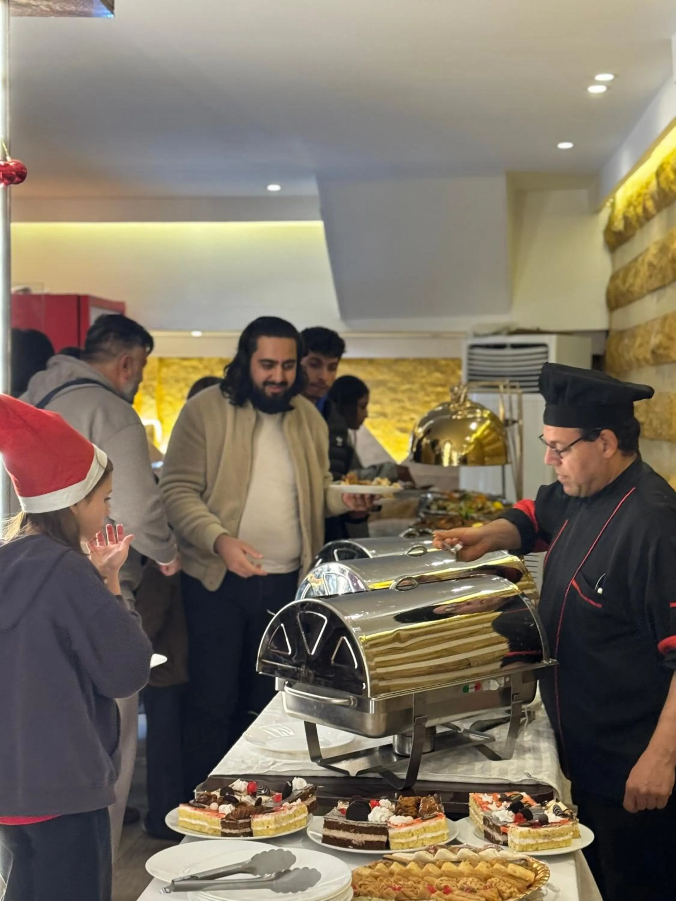 Restaurant/places to eat in Sahara Pyramids Inn