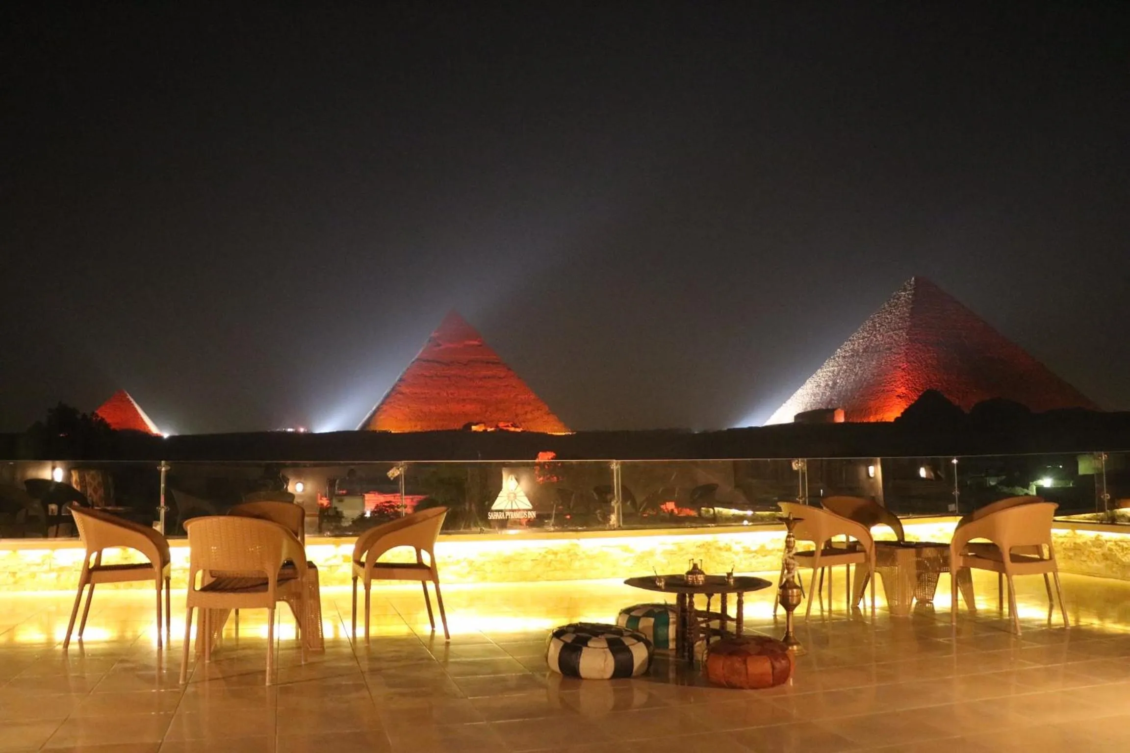 Restaurant/places to eat in Sahara Pyramids Inn