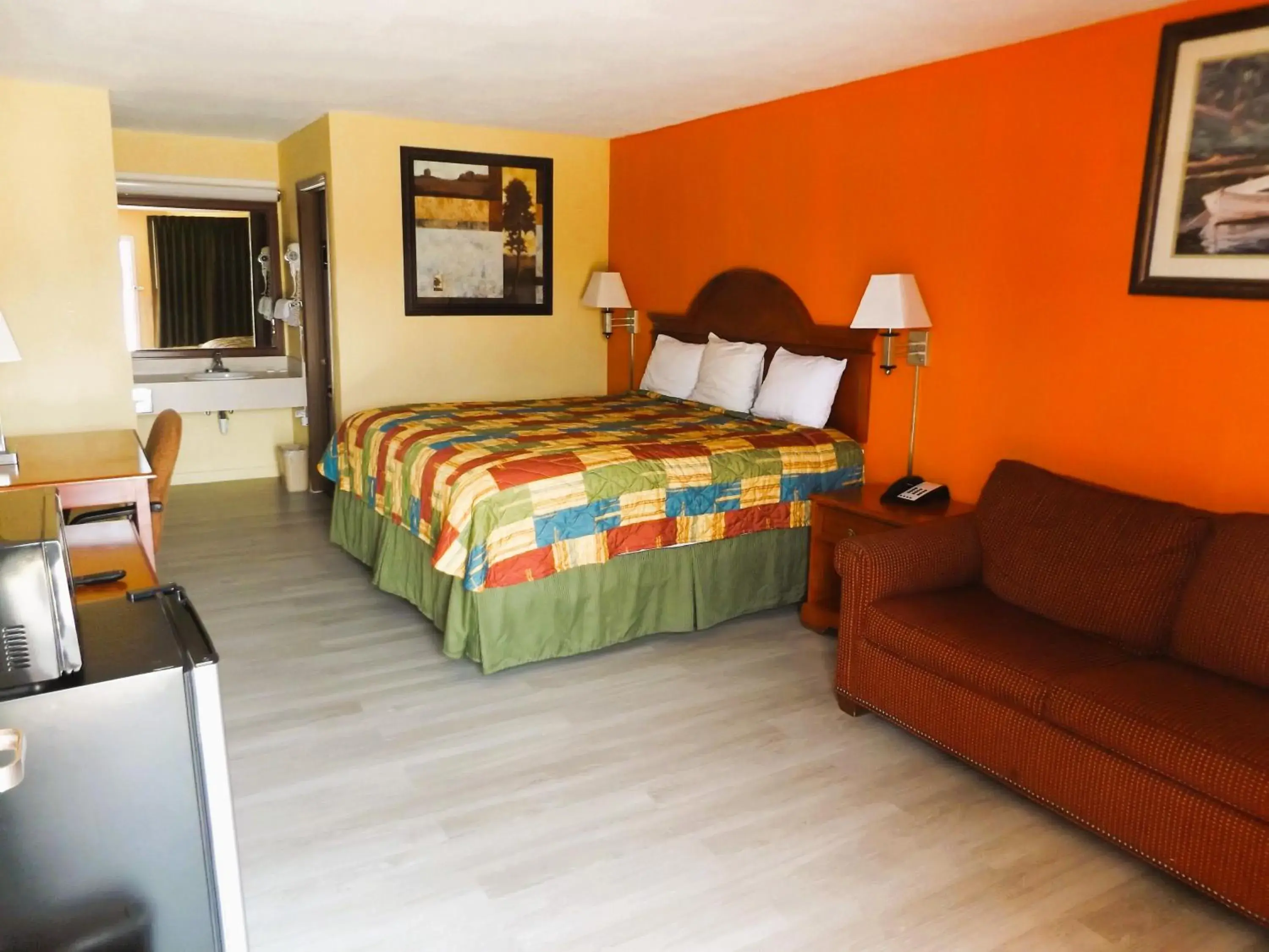 Deluxe King Room in Regency Inn Deluxe King Room in Regency Inn