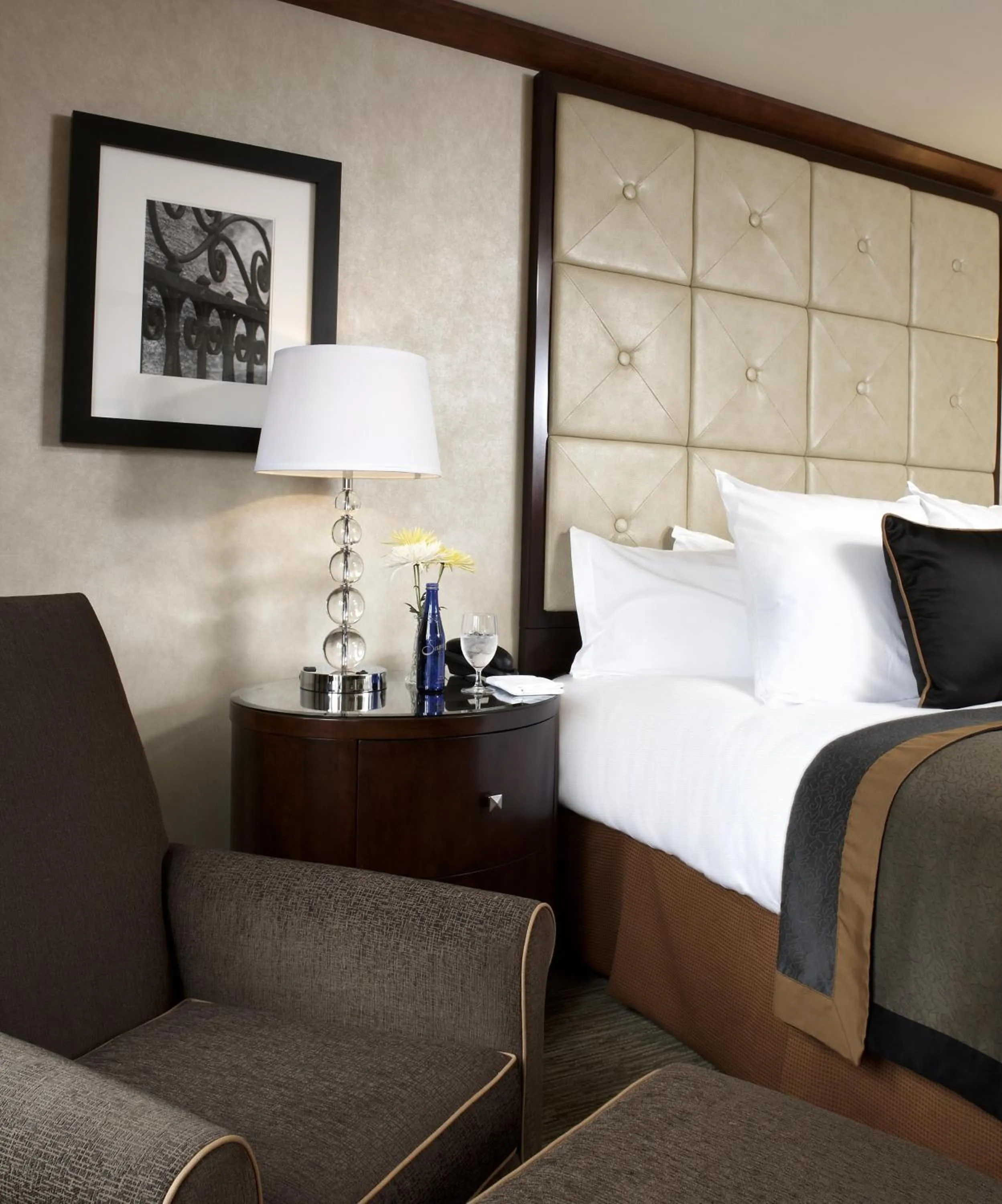 Seating area, Bed in The Bostonian Boston