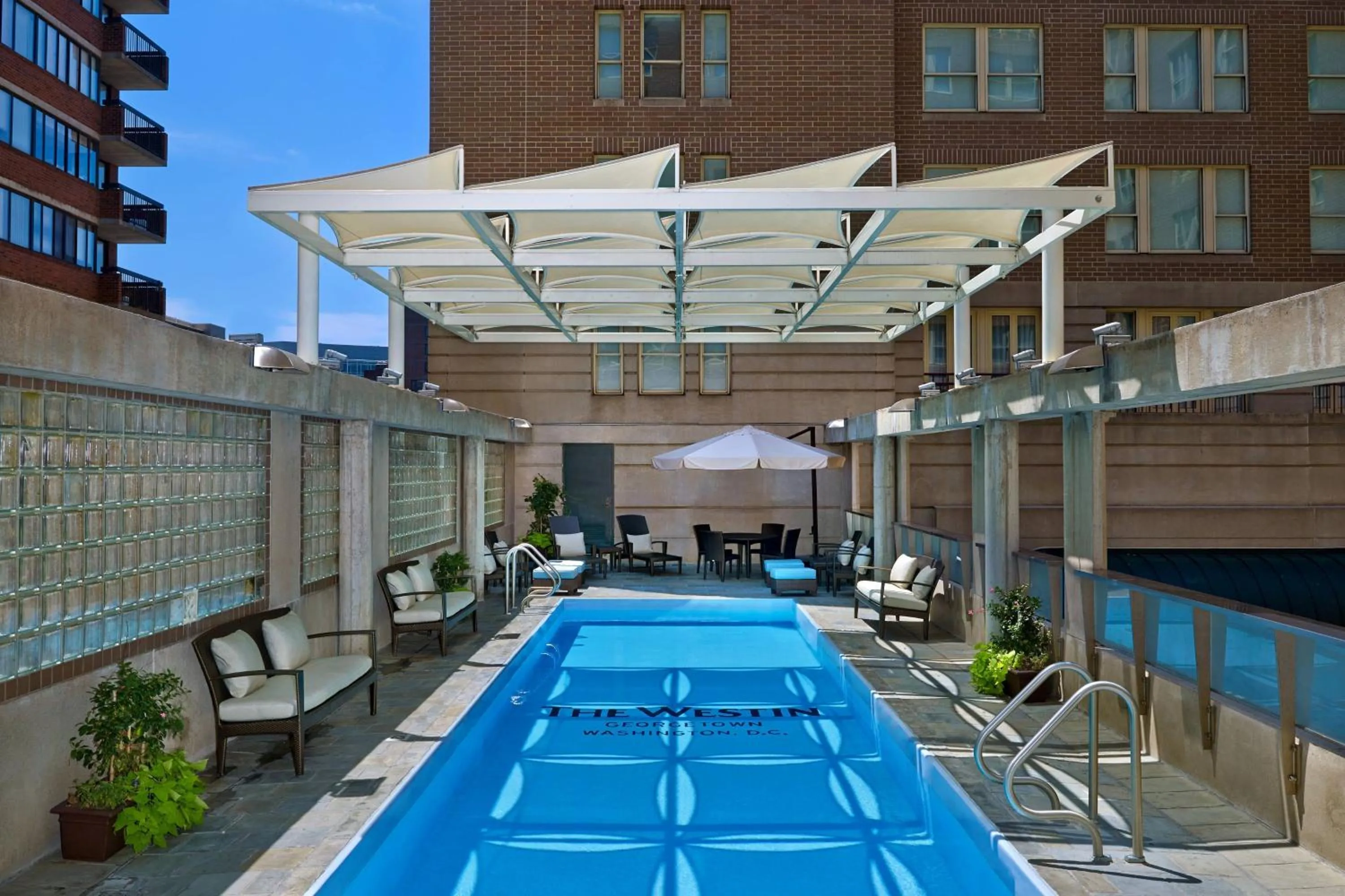 Swimming pool in Westin Georgetown, Washington D.C.