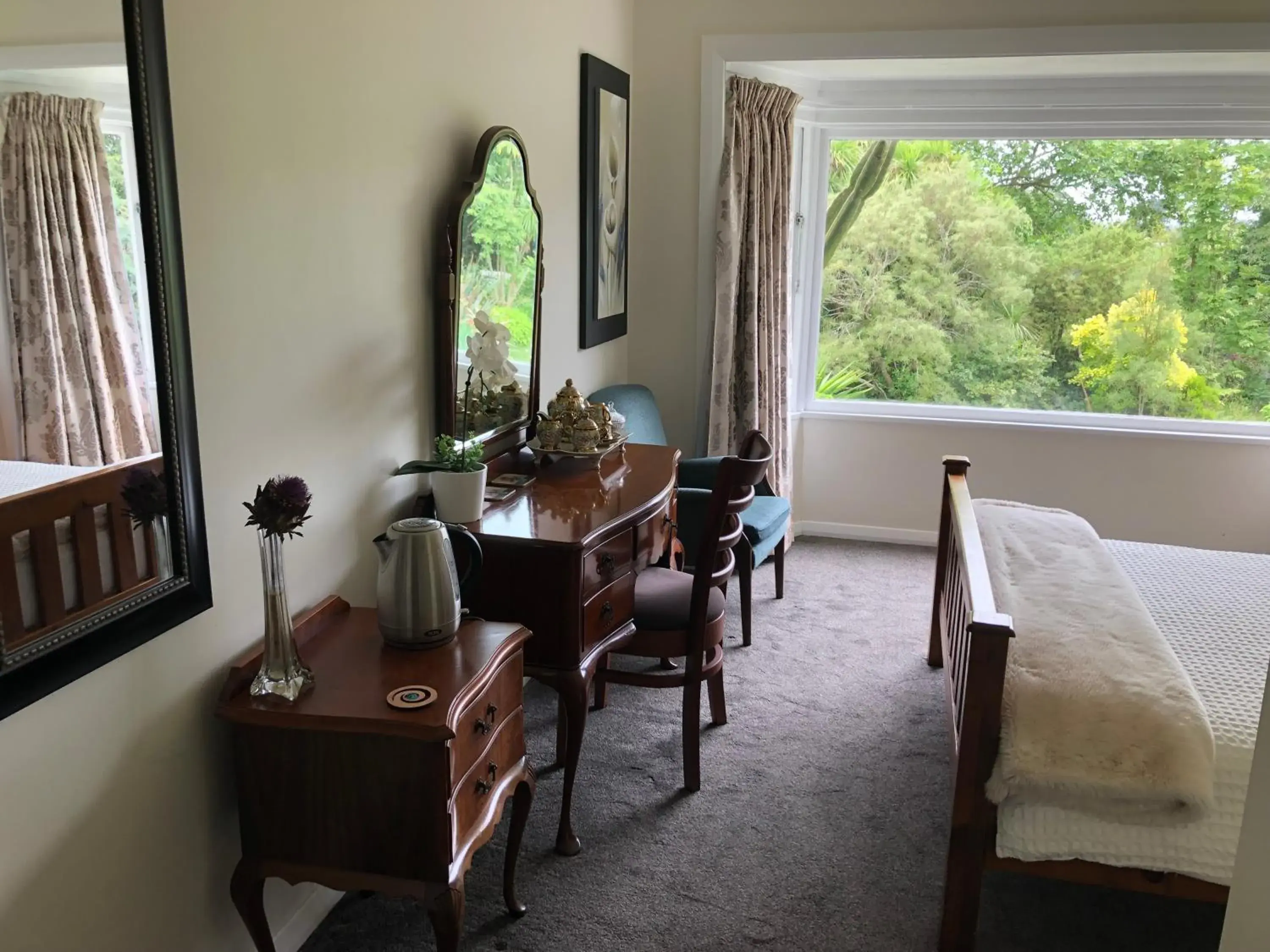 Deluxe Double Room (2 Adults + 1 Child) - single occupancy in English Cherry Tree Manor Deluxe Double Room (2 Adults + 1 Child) - single occupancy in English Cherry Tree Manor