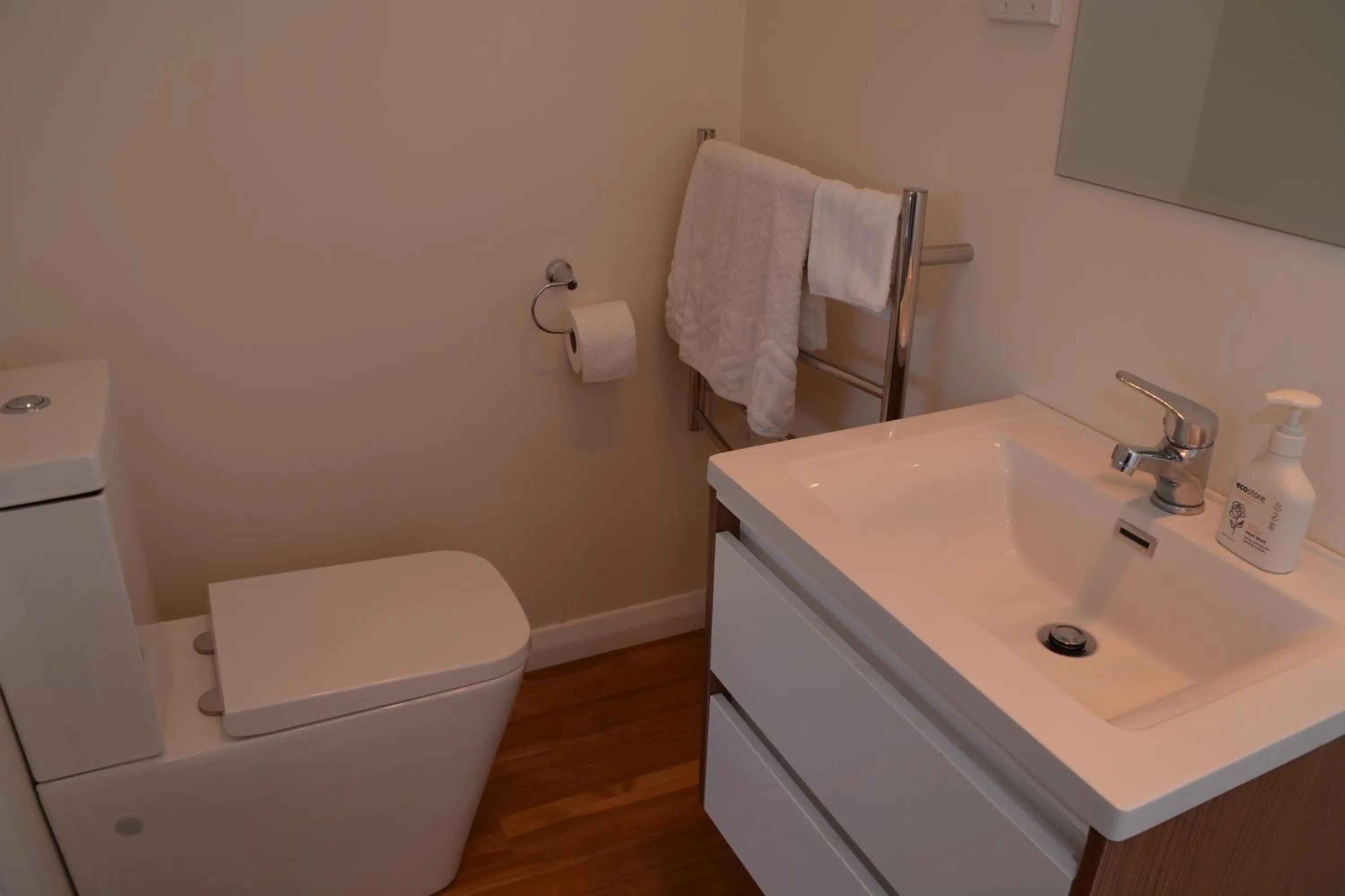 Bathroom in English Cherry Tree Manor