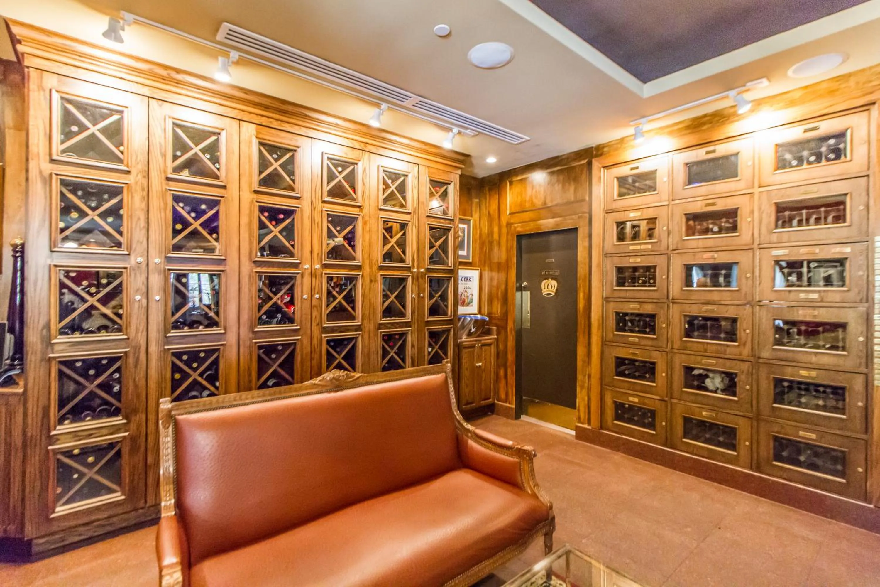 Lounge or bar in Hotel Mazarin