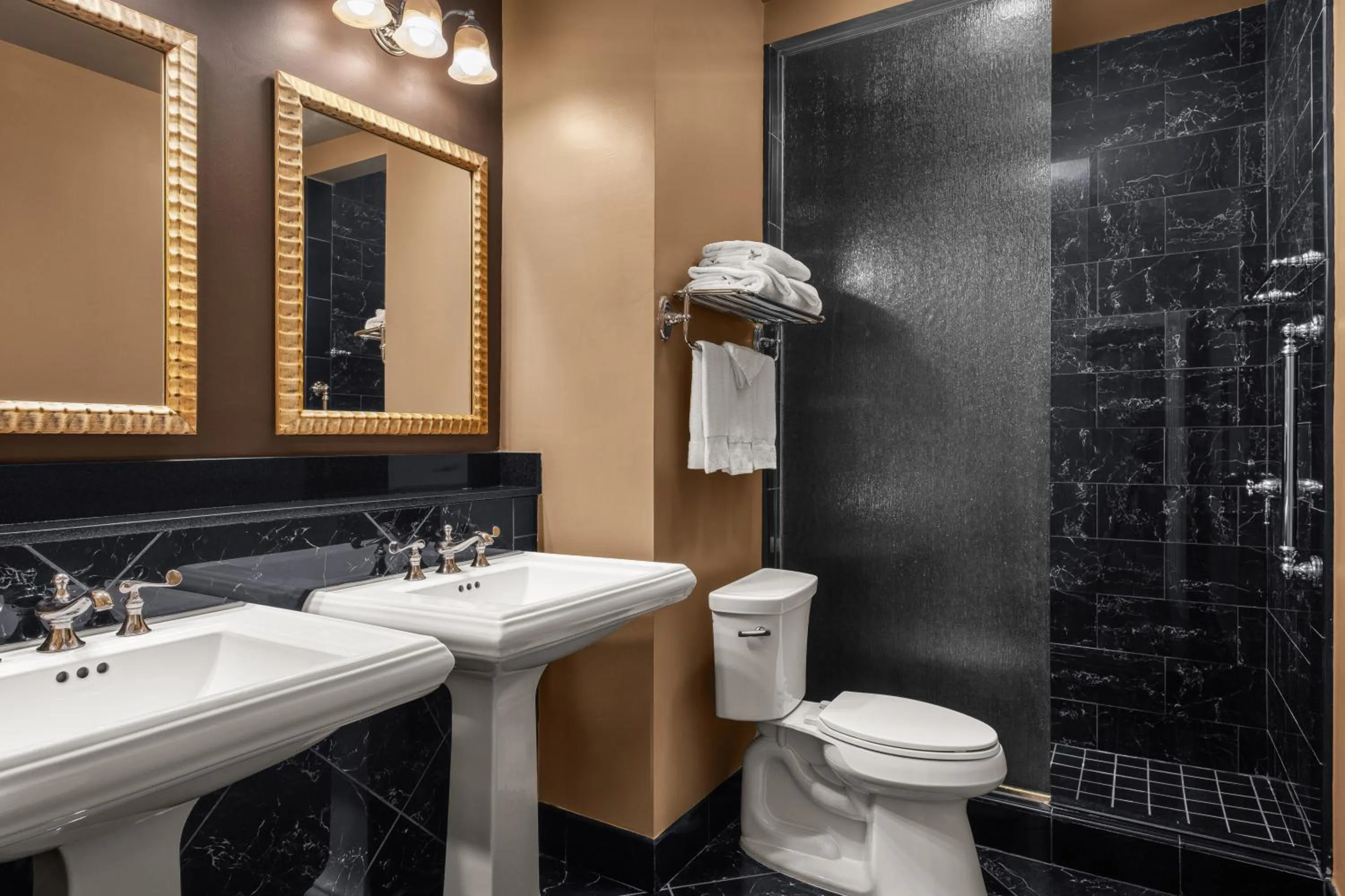 Shower in Hotel Mazarin