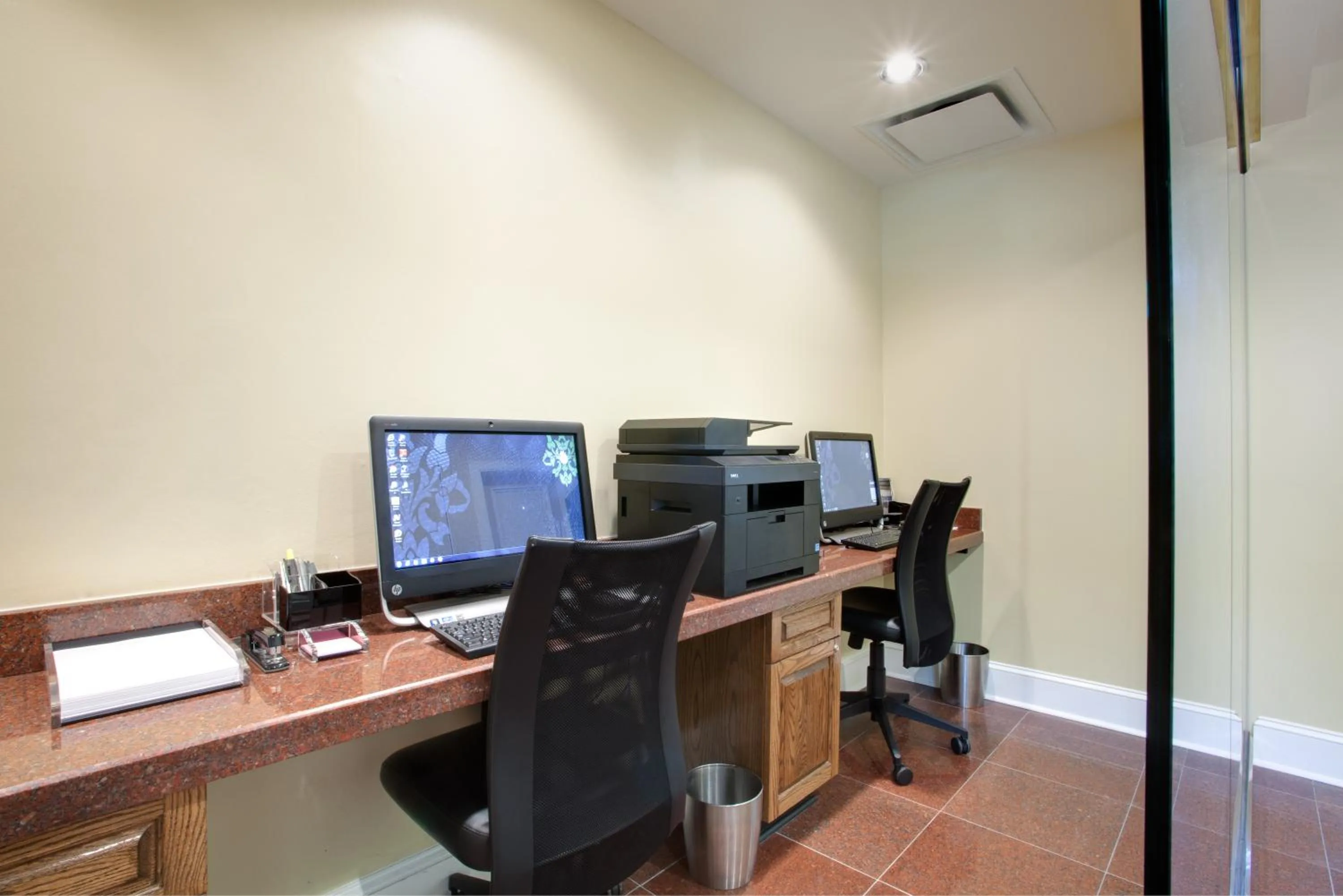 Business facilities in Hotel Mazarin