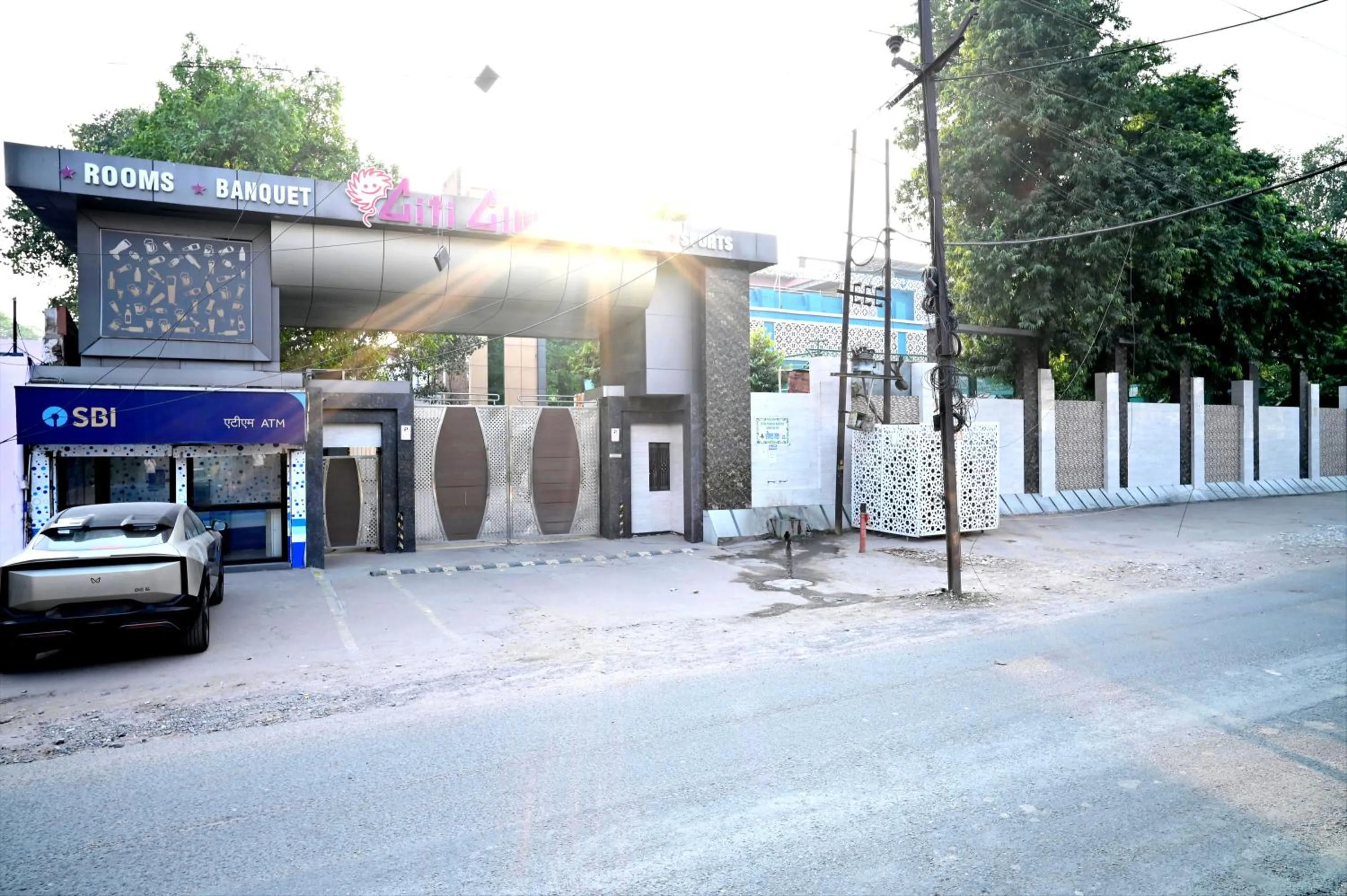 Facade/entrance in Citi Club