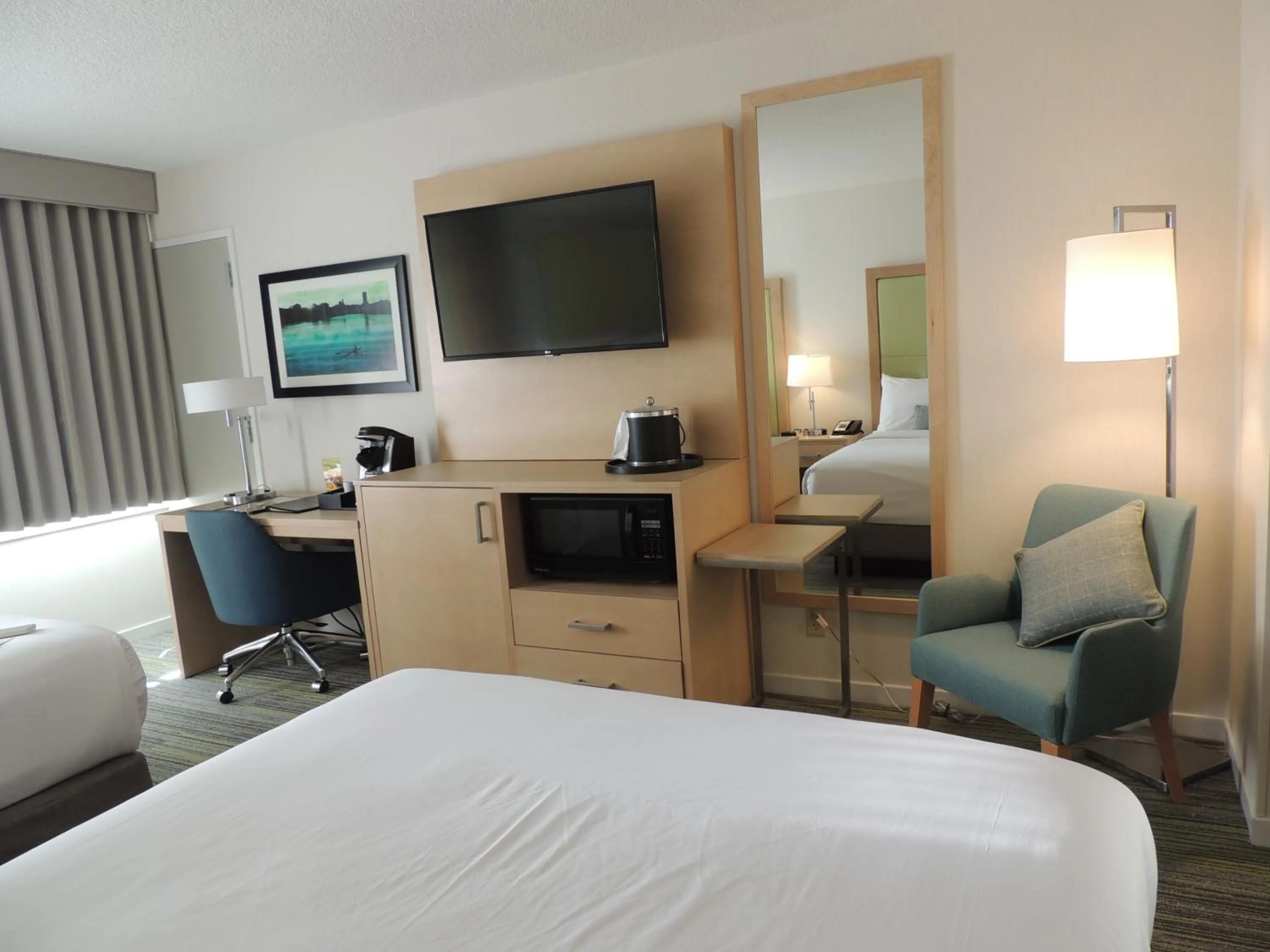 TV and multimedia, Bed in The Inn at Longwood Medical