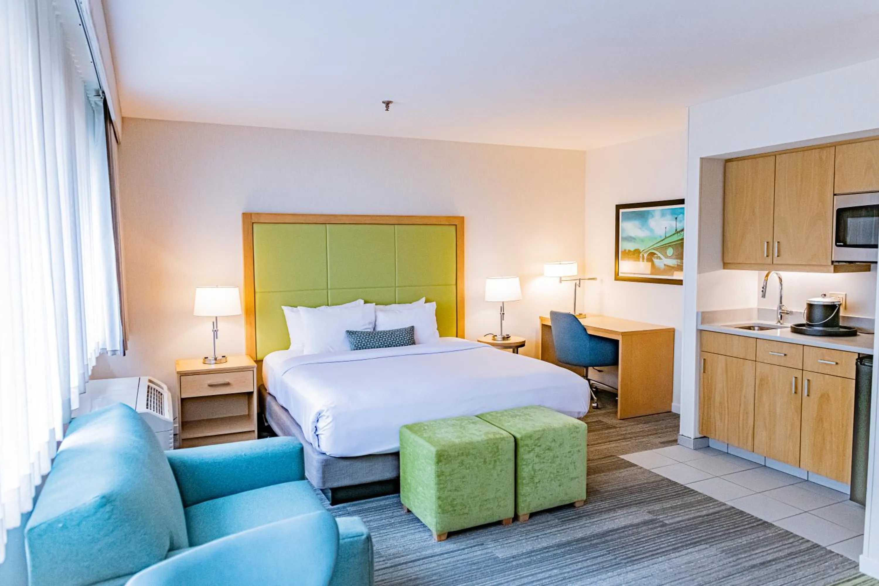 Bedroom, Bed in The Inn at Longwood Medical