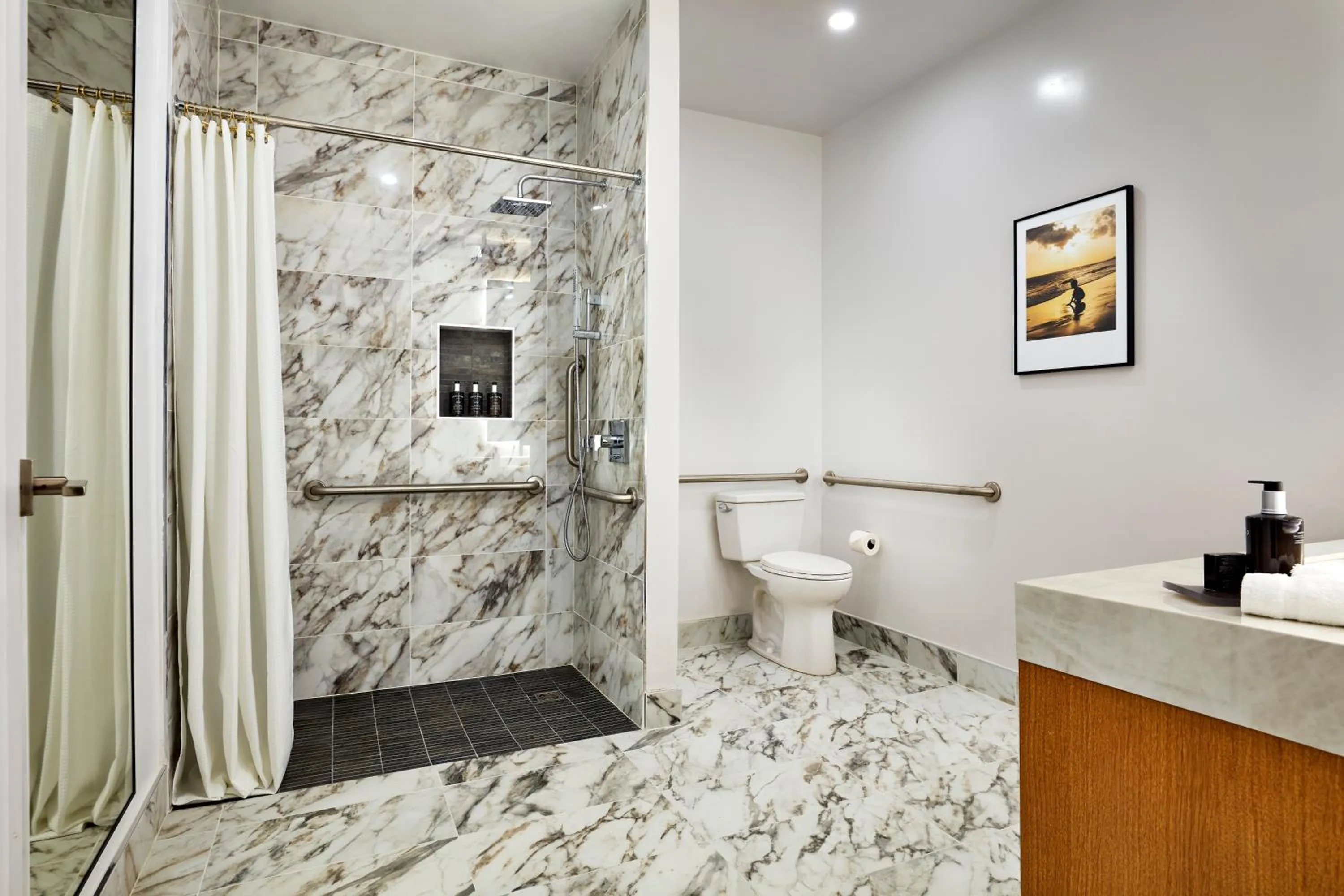 Shower in Elan Hotel