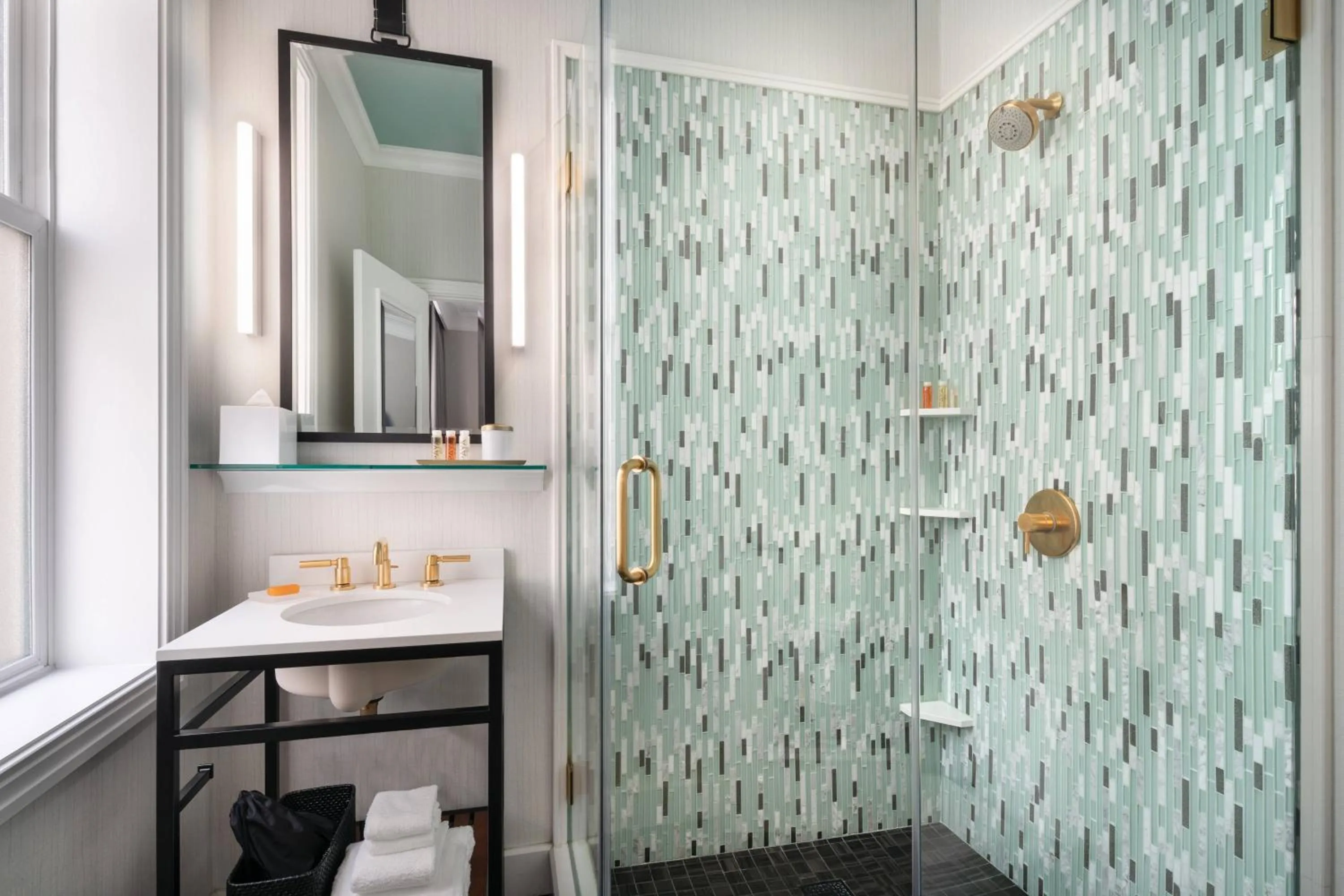 Bathroom in Courtyard by Marriott San Francisco Downtown/Van Ness Ave