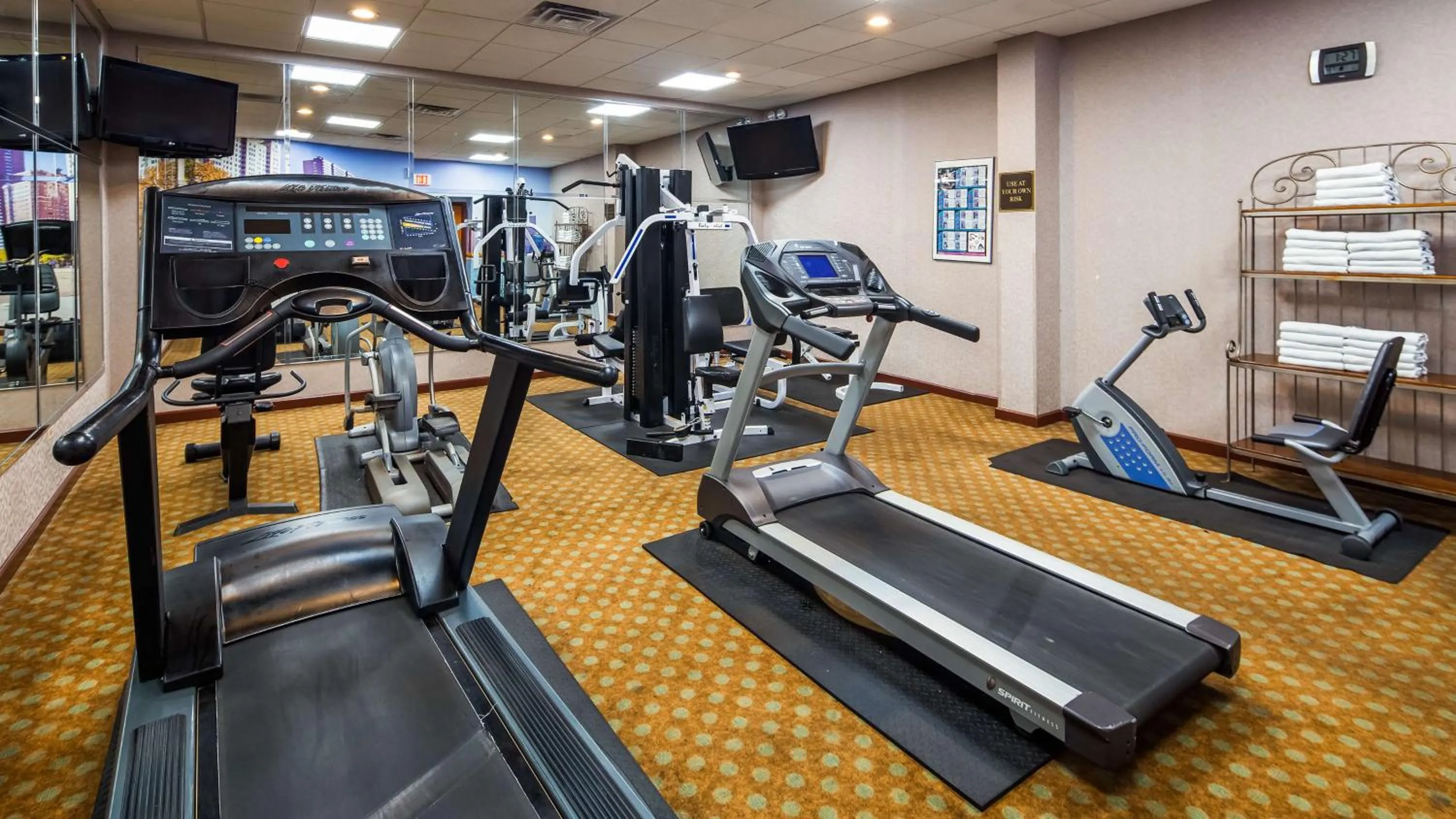 Fitness centre/facilities in Best Western Plus Chicago Hillside