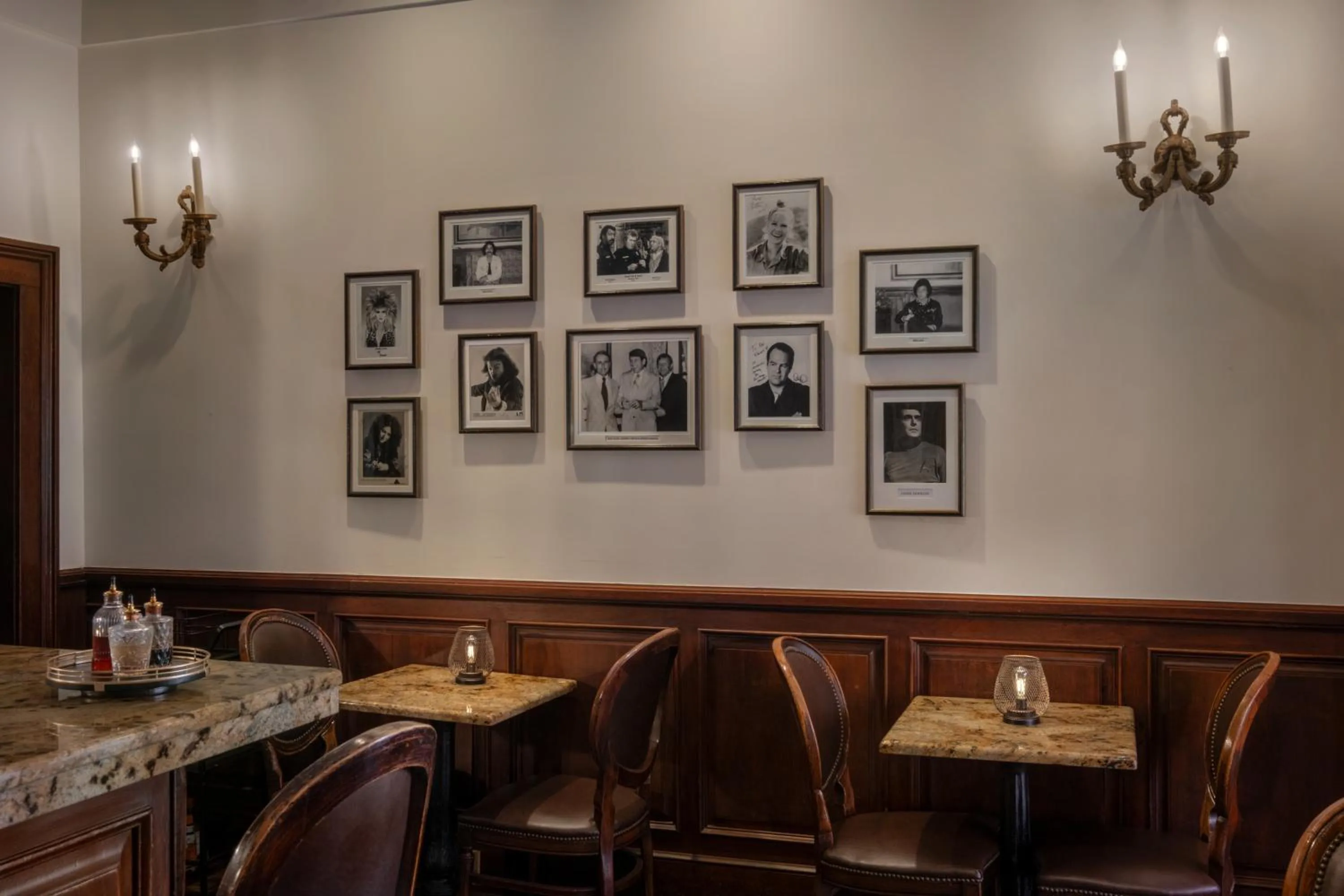 Lounge or bar in Le Richelieu Hotel in the French Quarter