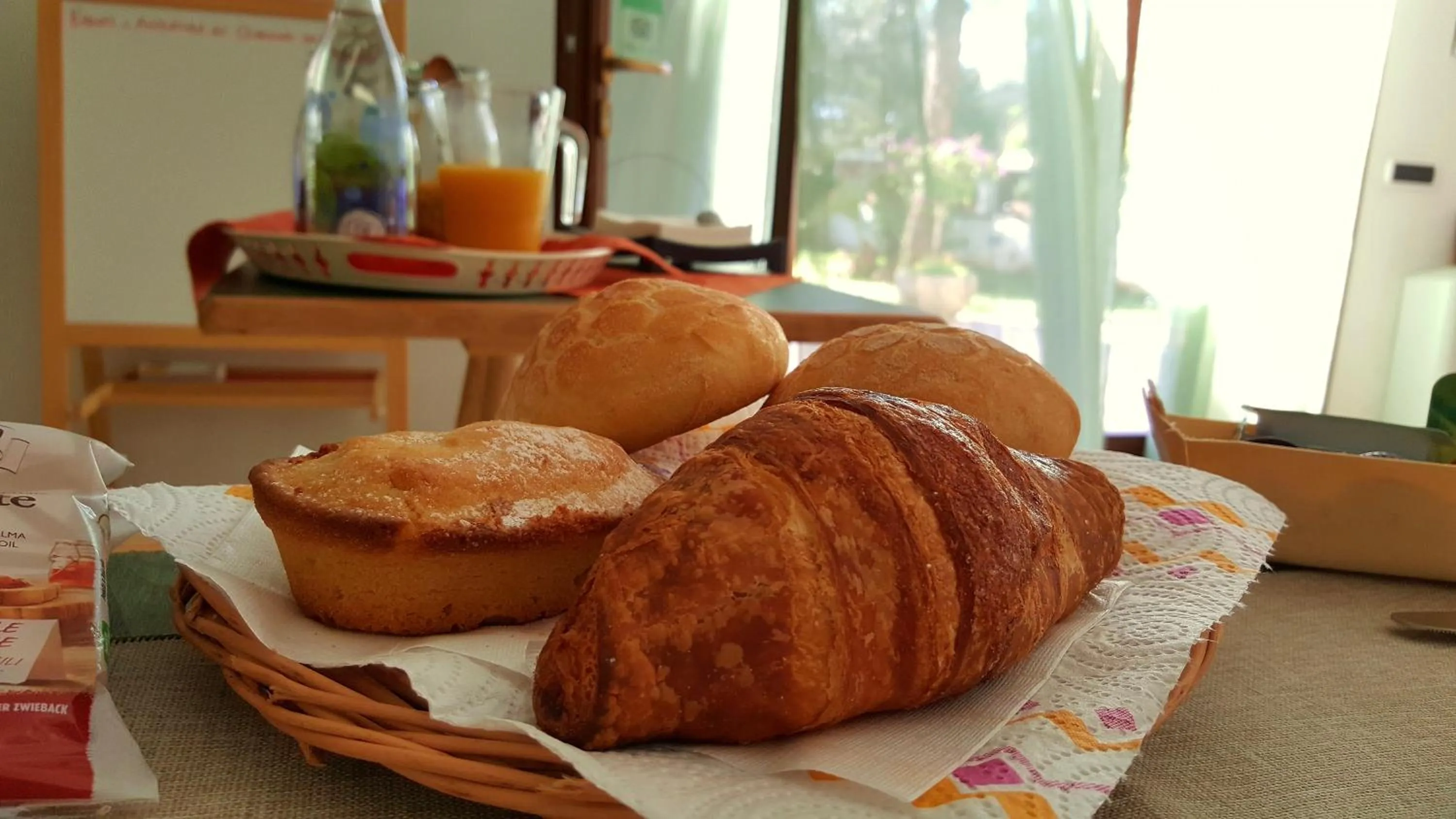 Communal lounge/ TV room in Giardino Dei Suoni B&B