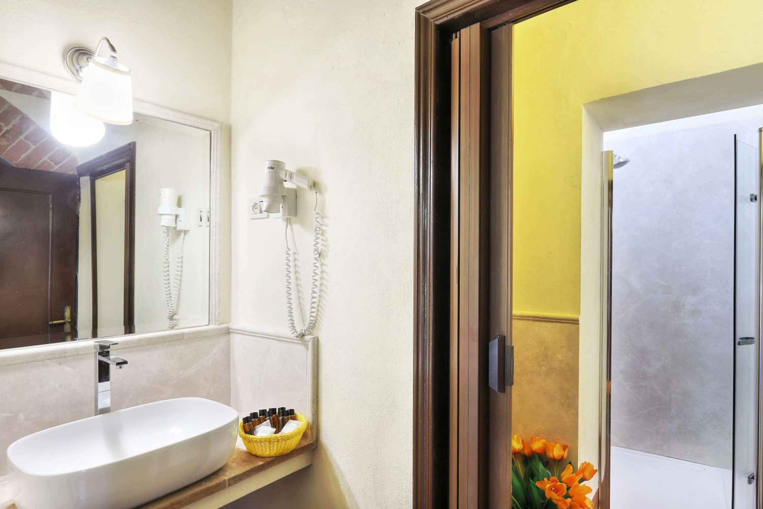 Shower in Appartamenti Villa e Fattoria di Radi Tuscany