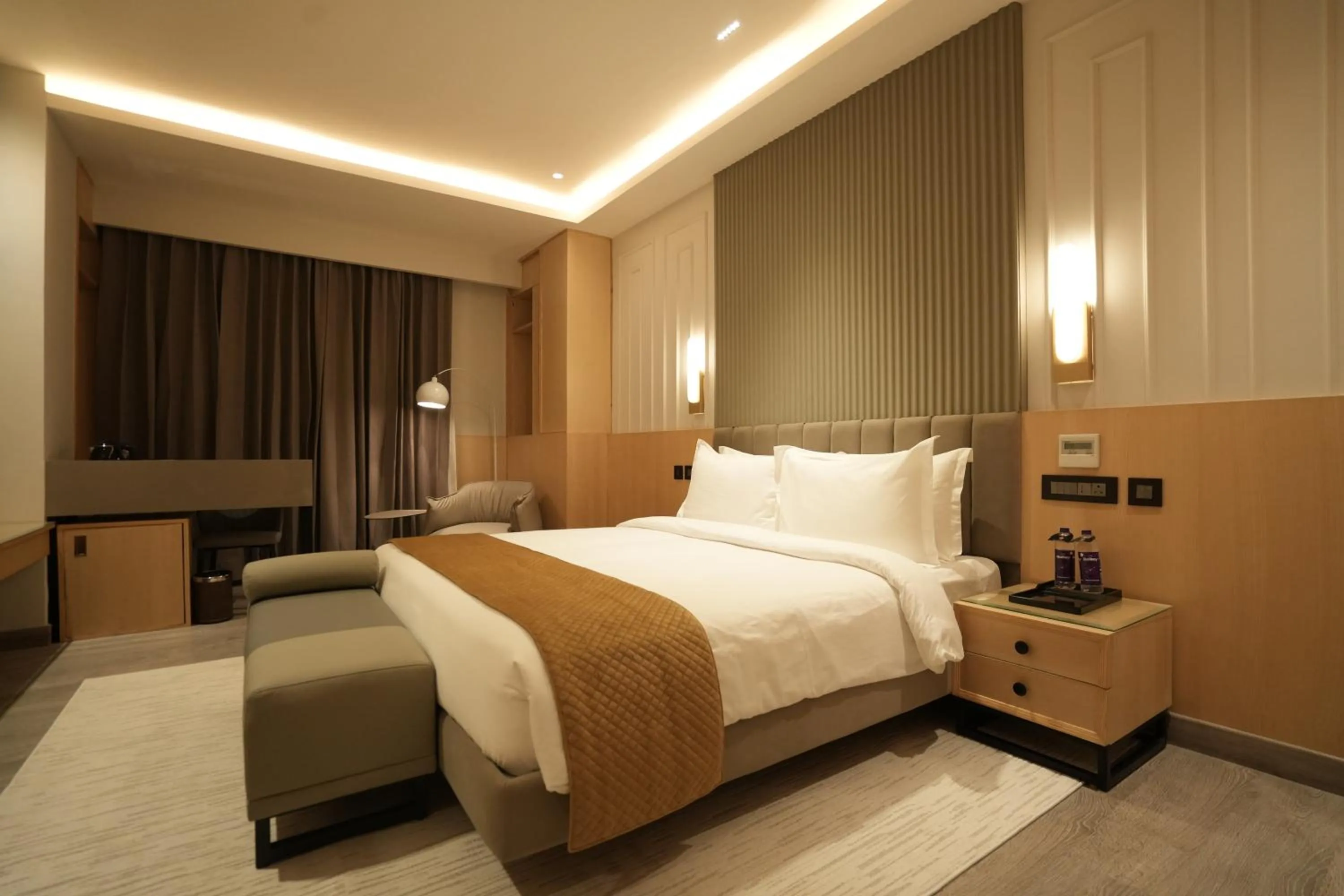 Bedroom, Bed in Hotel JSR Continental