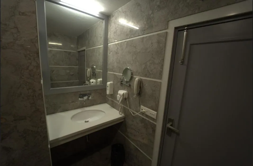 Bathroom in Hotel JSR Continental