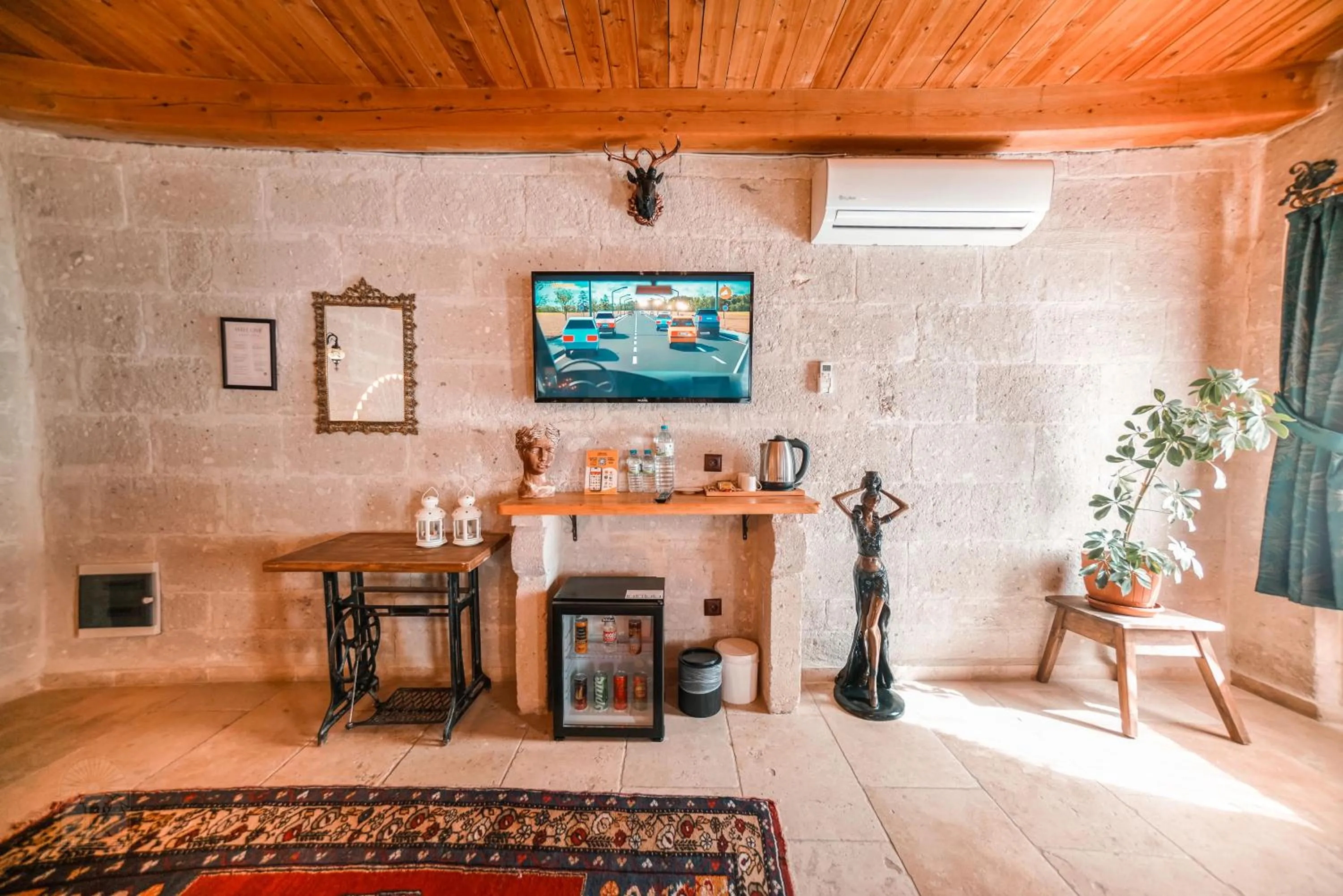 TV and multimedia in Zeus Cave Suites