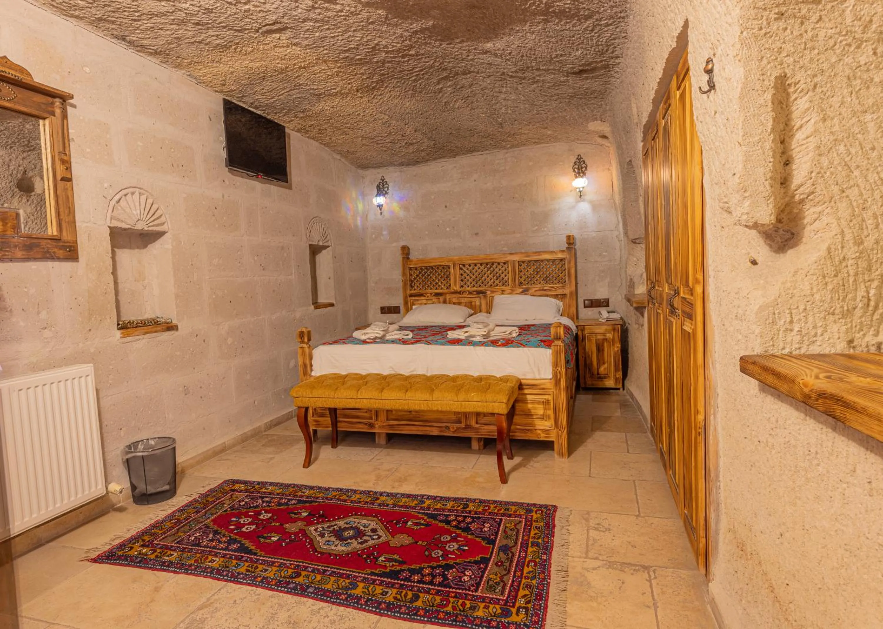 Bedroom, Bed in Zeus Cave Suites