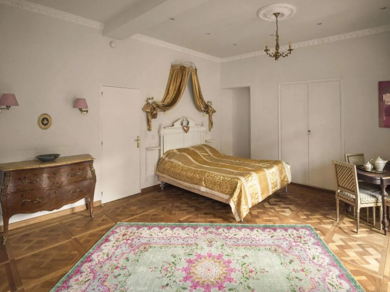 Bed in Petit Château