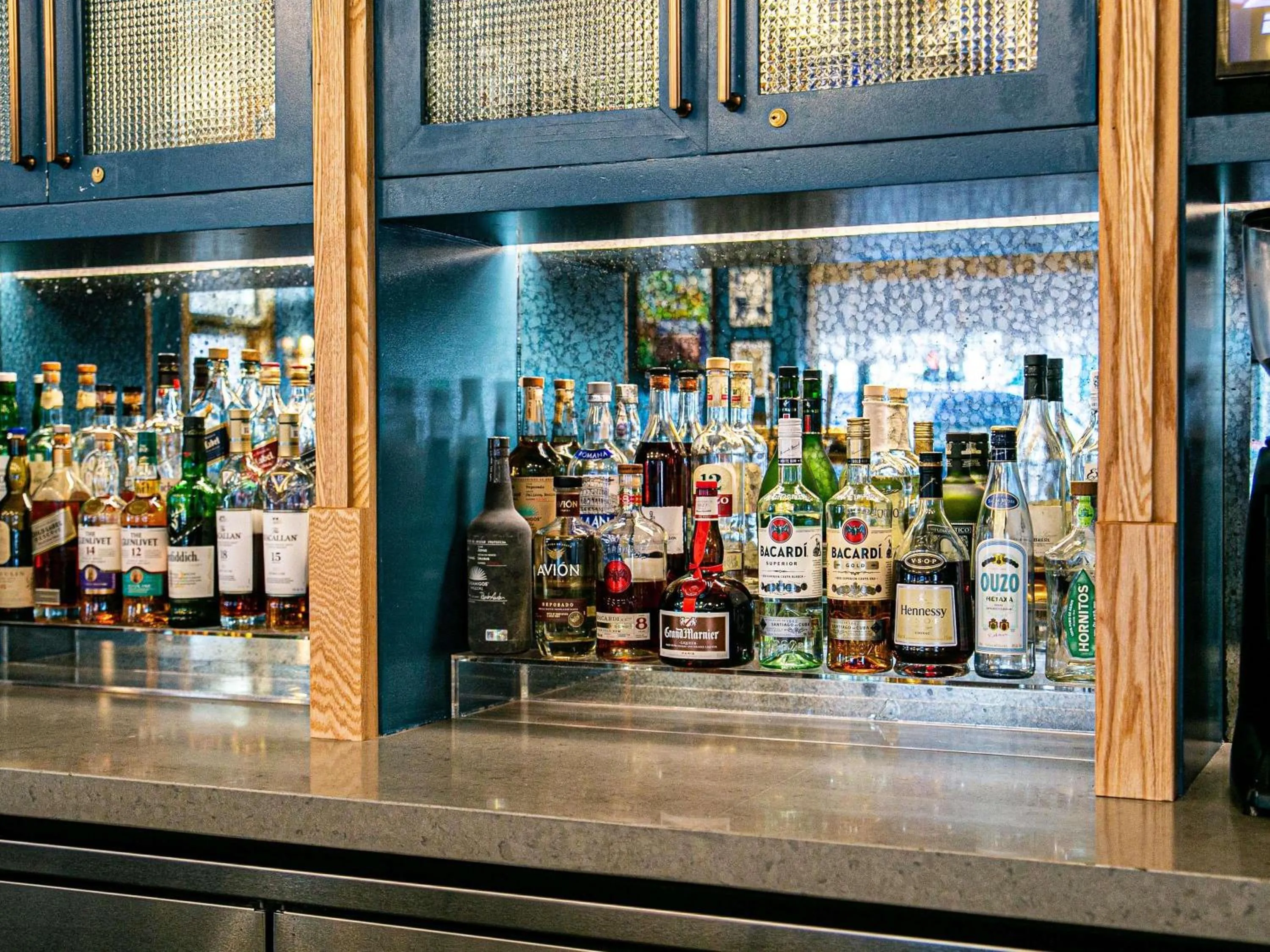 Lounge or bar in Sofitel Lafayette Square Washington DC