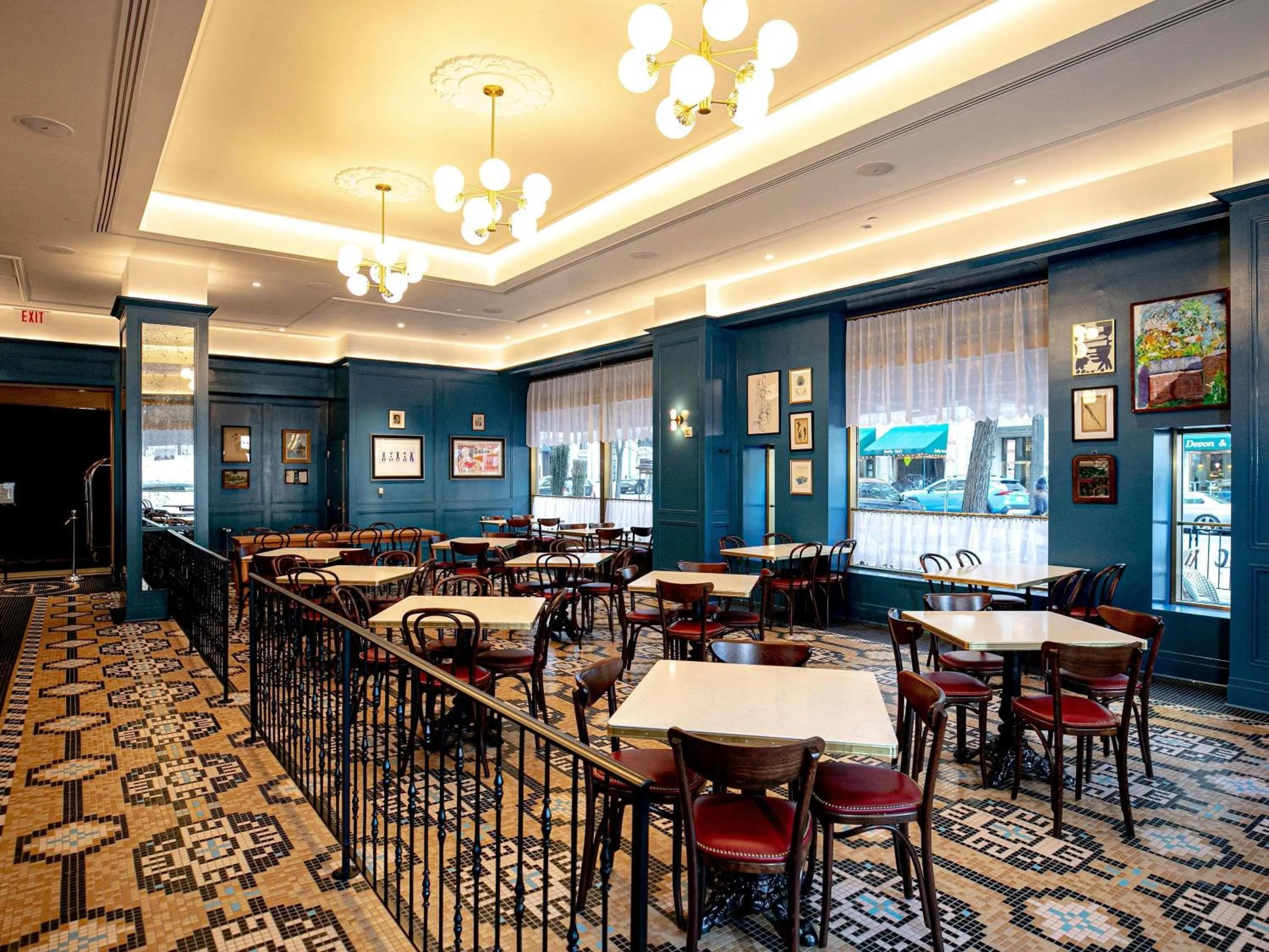 Lounge or bar in Sofitel Lafayette Square Washington DC