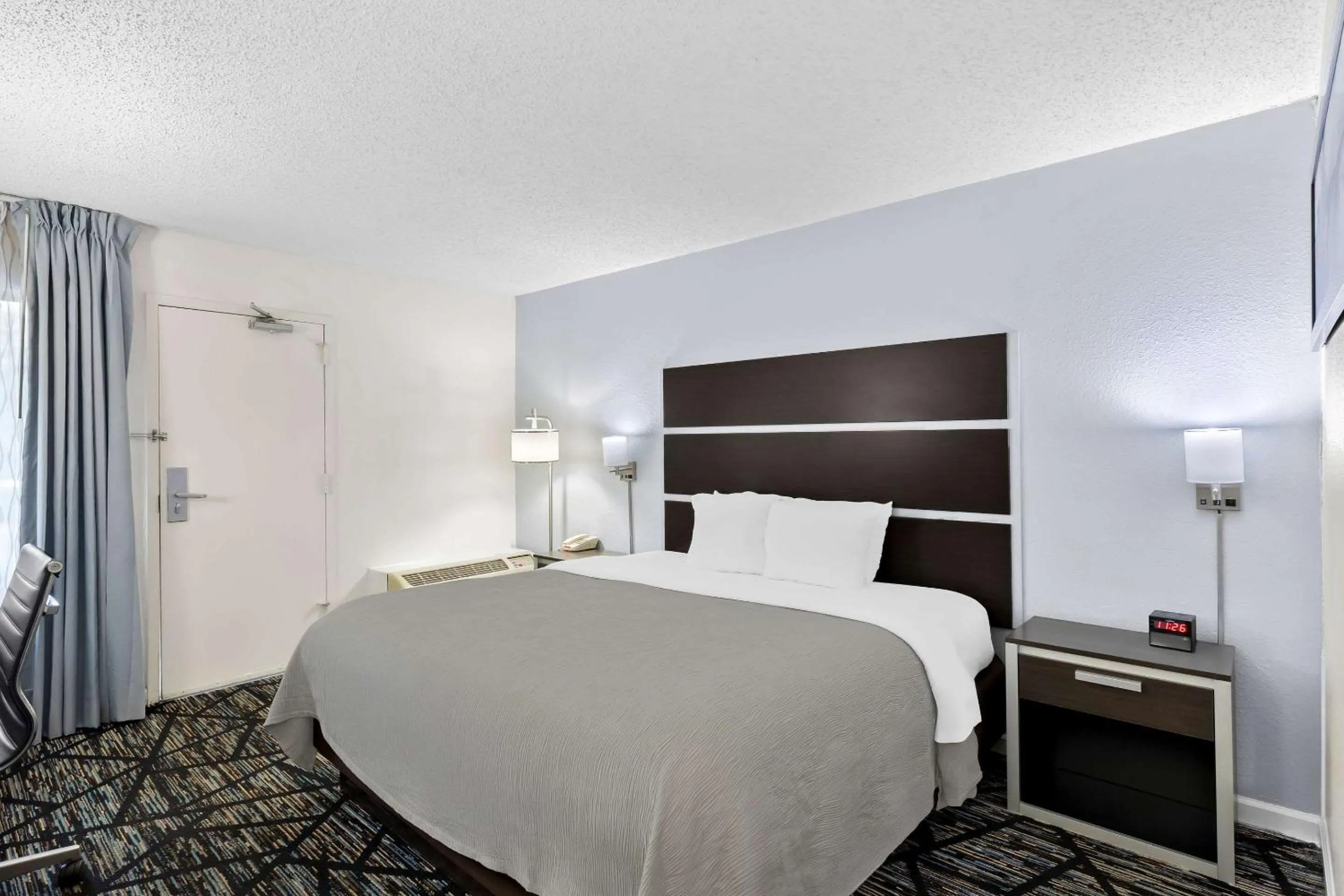 Bedroom, Bed in Quality Inn Northlake