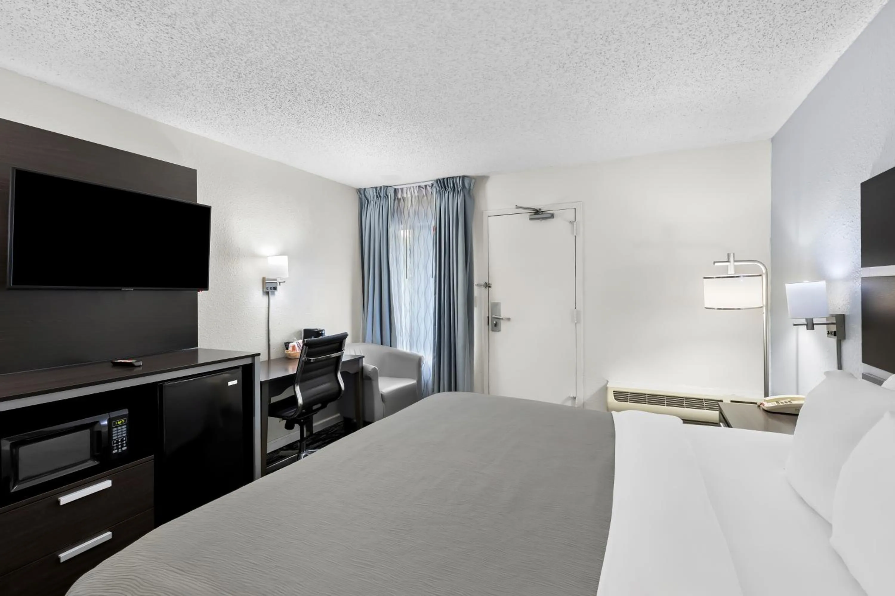 Bedroom, Bed in Quality Inn Northlake