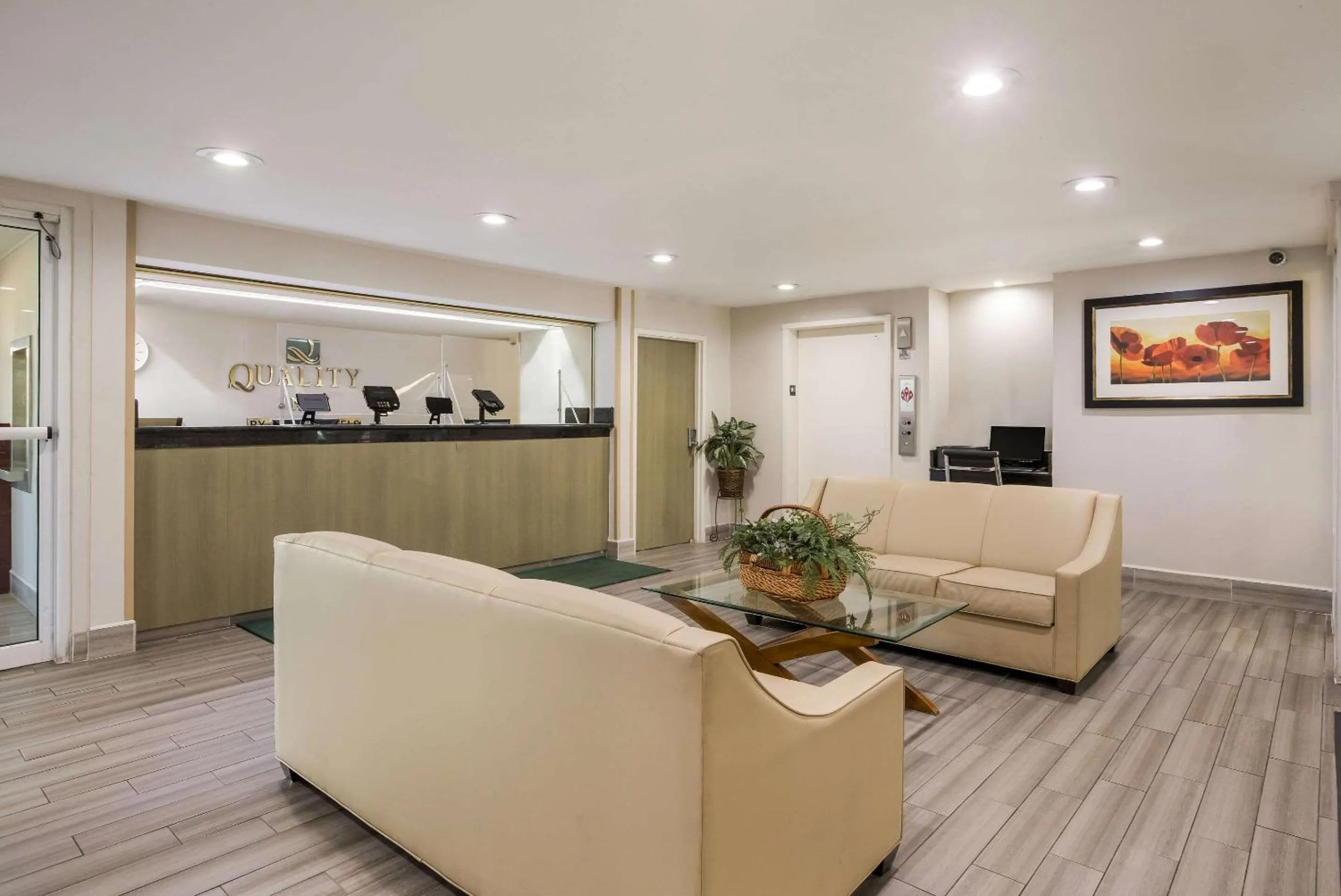 Lobby or reception in Quality Inn Northlake