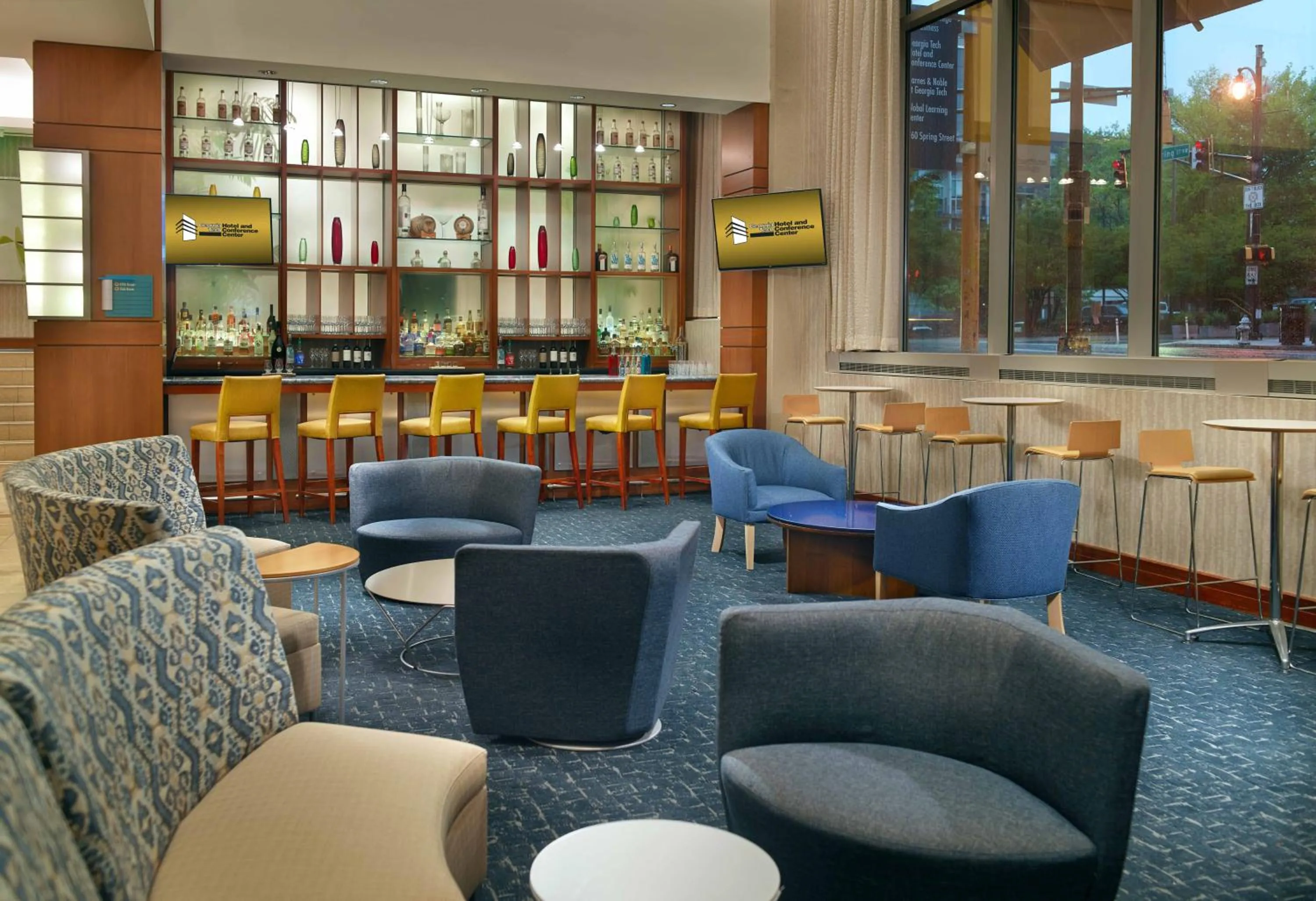 Communal lounge/ TV room in Georgia Tech Hotel and Conference Center