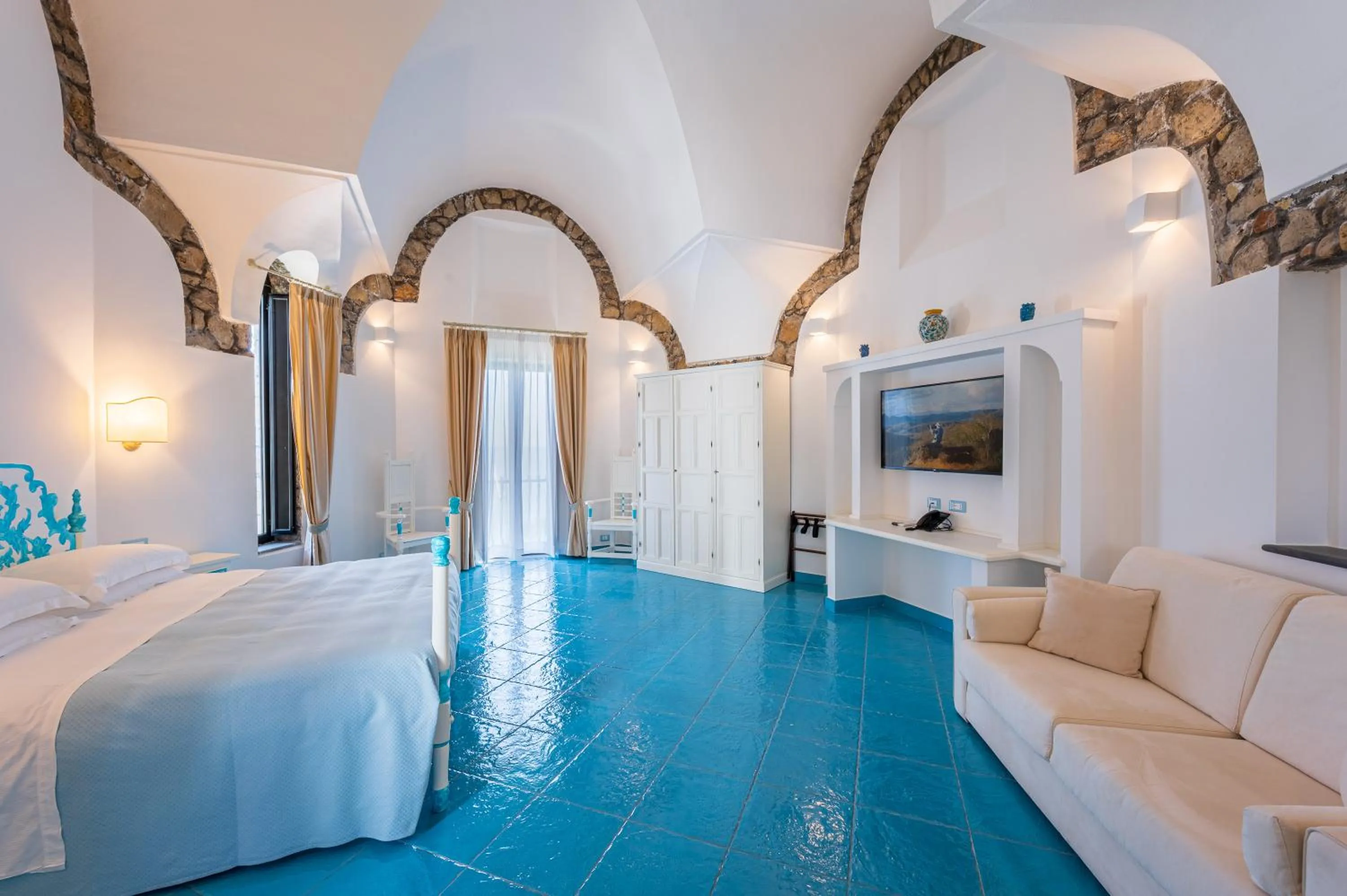 Bed in Grand Hotel Le Rocce