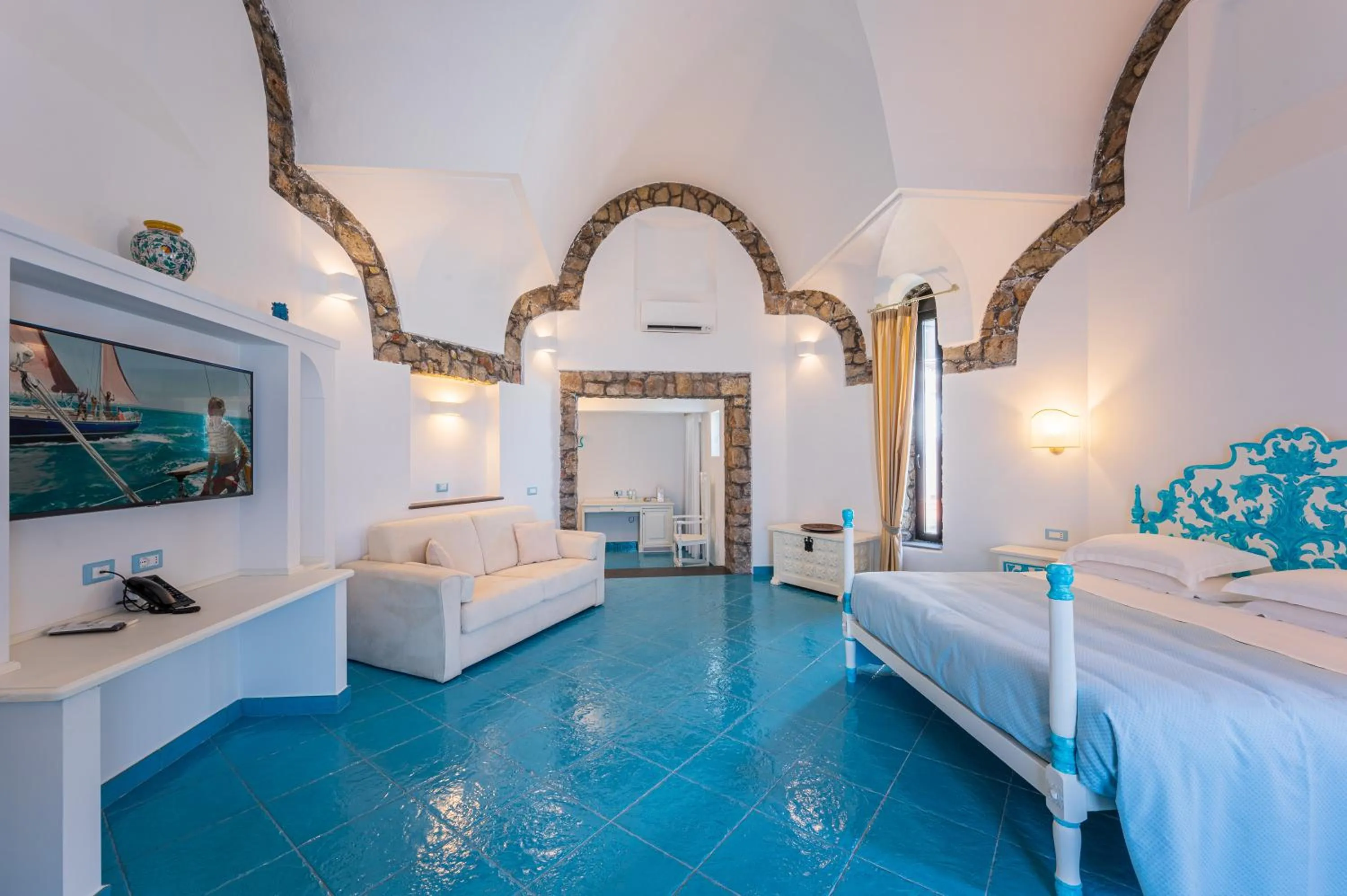 Bed in Grand Hotel Le Rocce