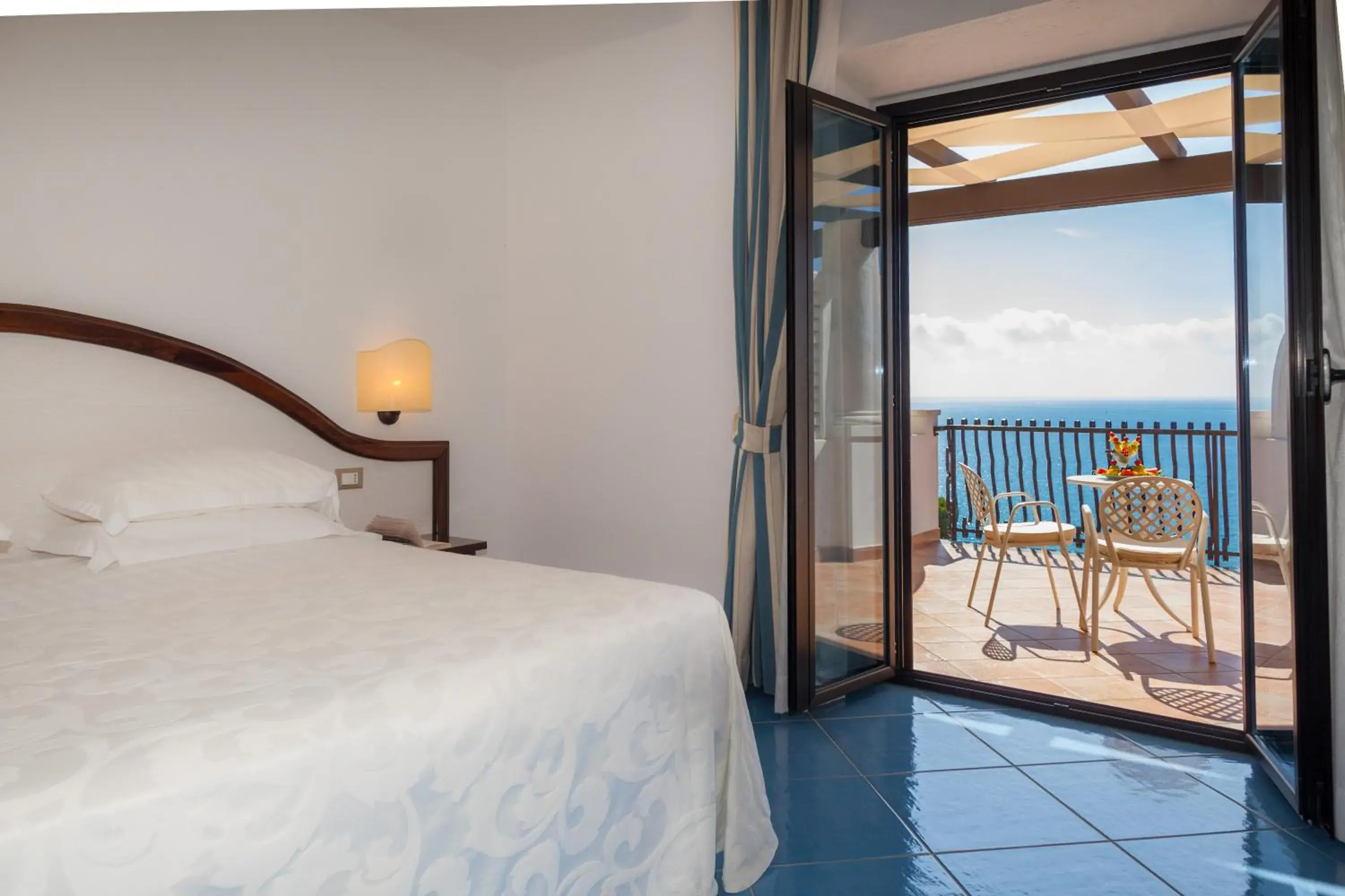 Superior Double Room with Terrace and Sea view in Grand Hotel Le Rocce Superior Double Room with Terrace and Sea view in Grand Hotel Le Rocce